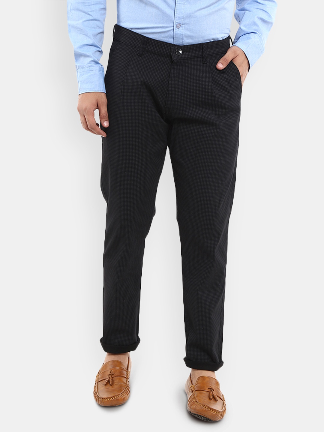 

V-Mart Men Black & Grey Checked Classic Easy Wash Pleated Chinos Trousers