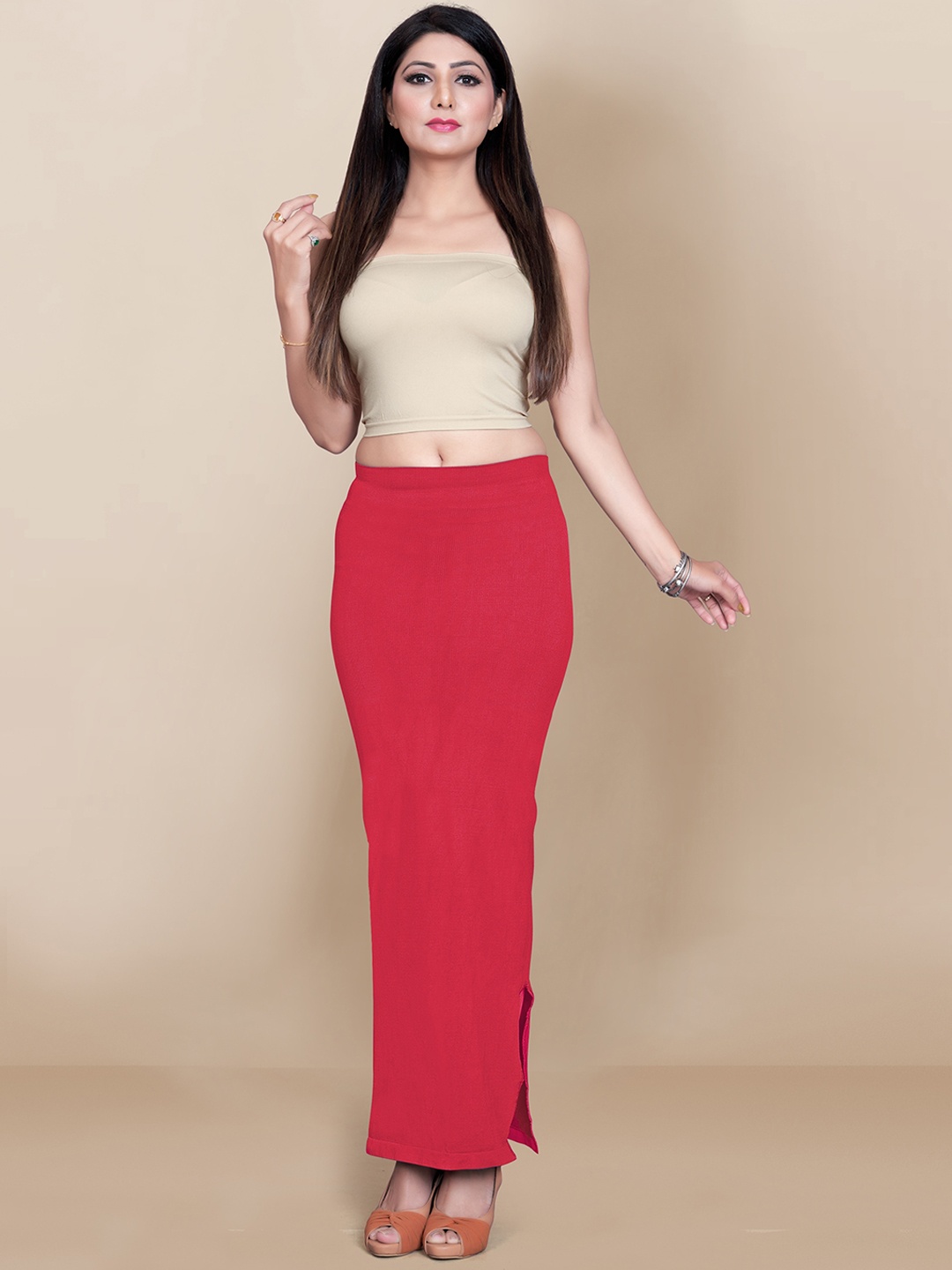 

VAIRAGEE Women Red Solid Saree Shapewear