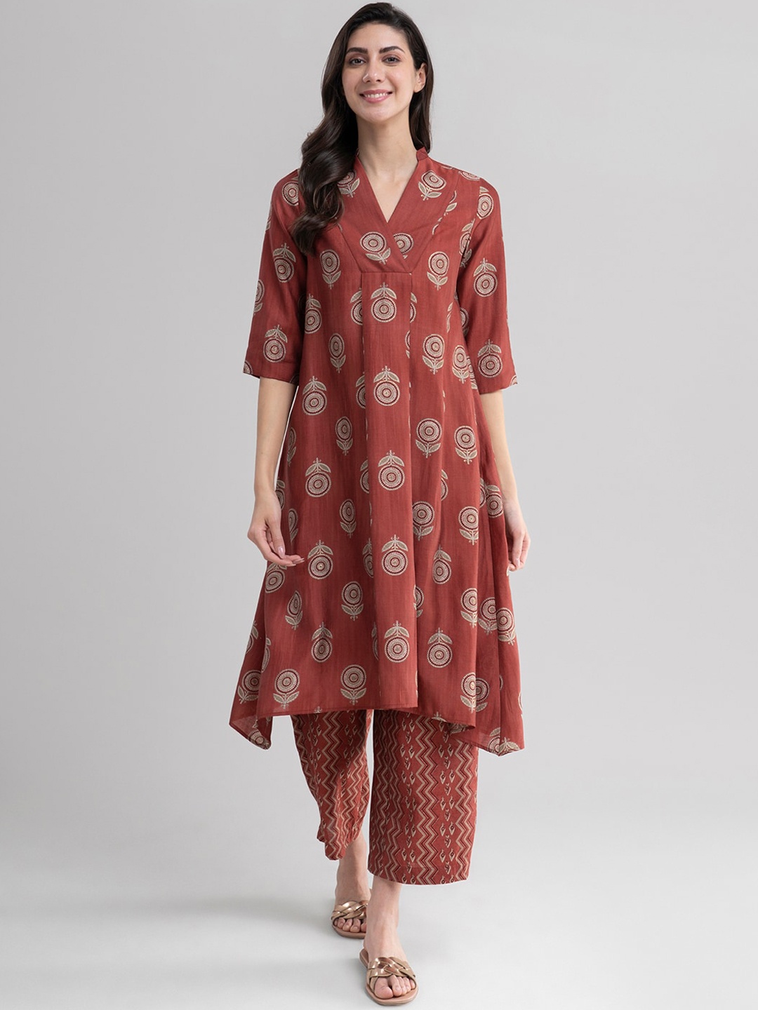 

Pink Fort Women Maroon Printed Layered Kurti with Trousers
