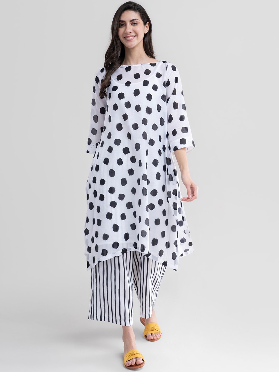 

Pink Fort Women White Printed Kurti with Palazzos