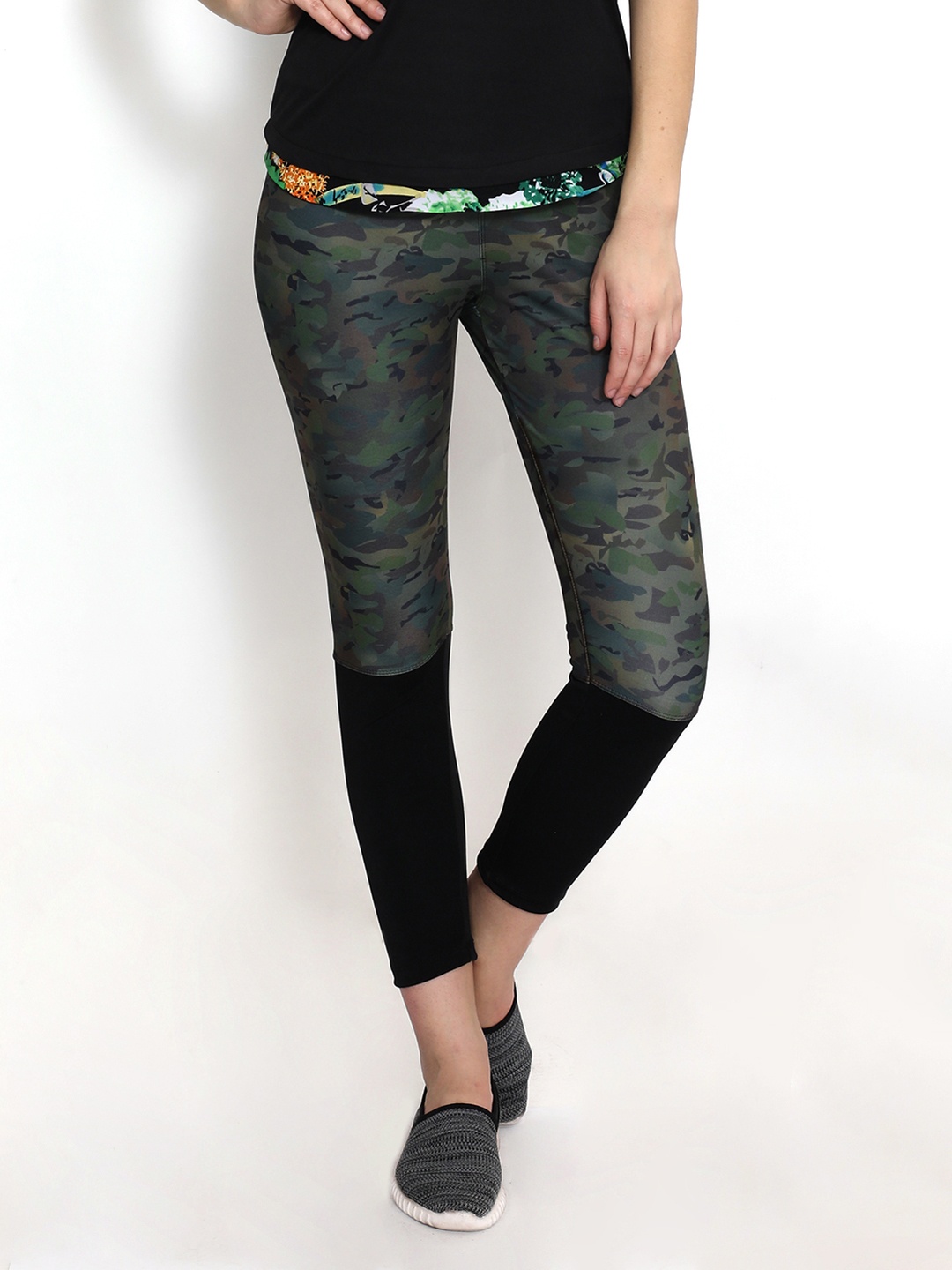 

Yogue Activewear Women Olive-Green & Black Camouflage Printed Tights