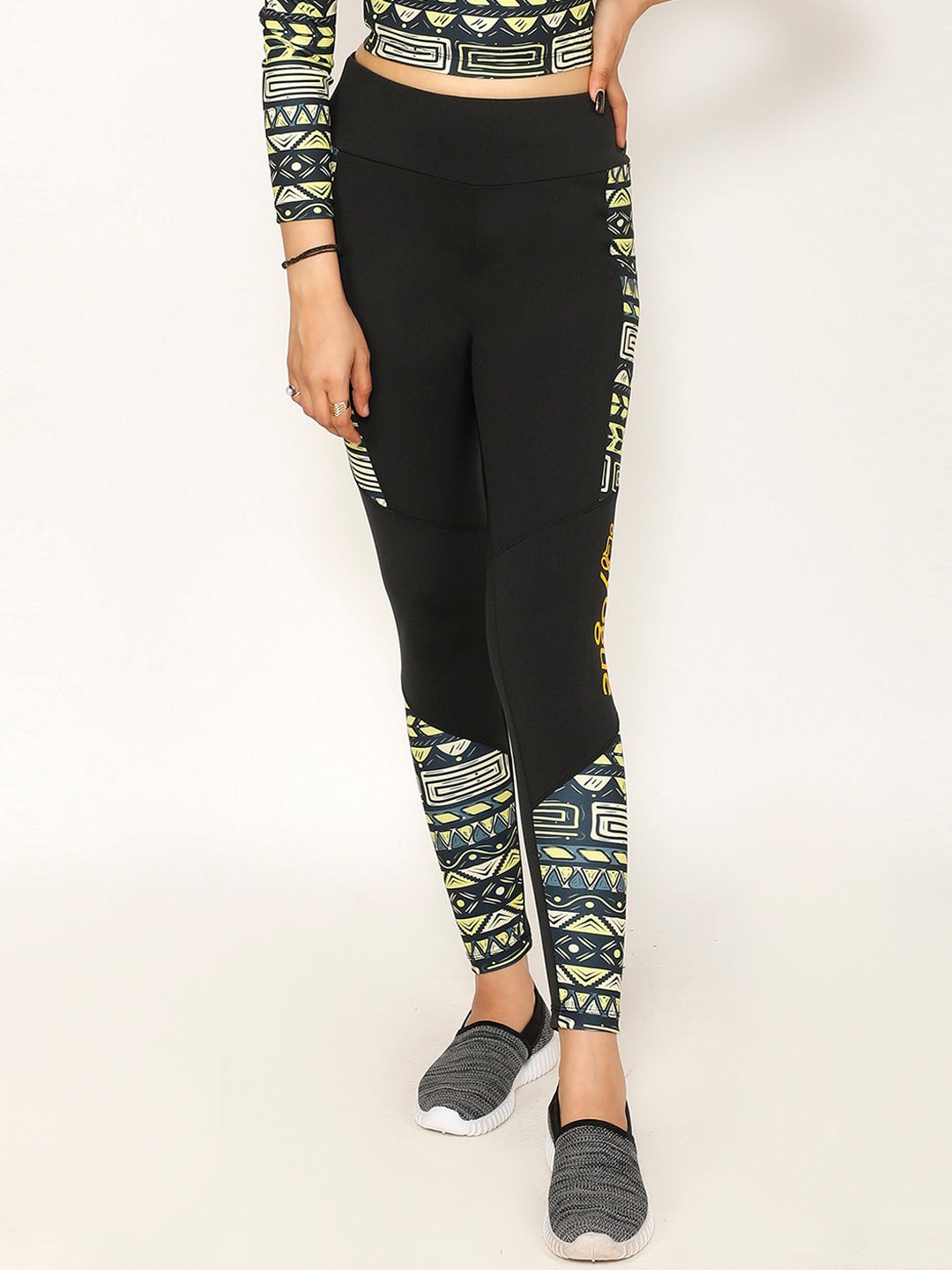 

Yogue Activewear Women Charcoal Grey & Yellow Printed Quick Dry Tights