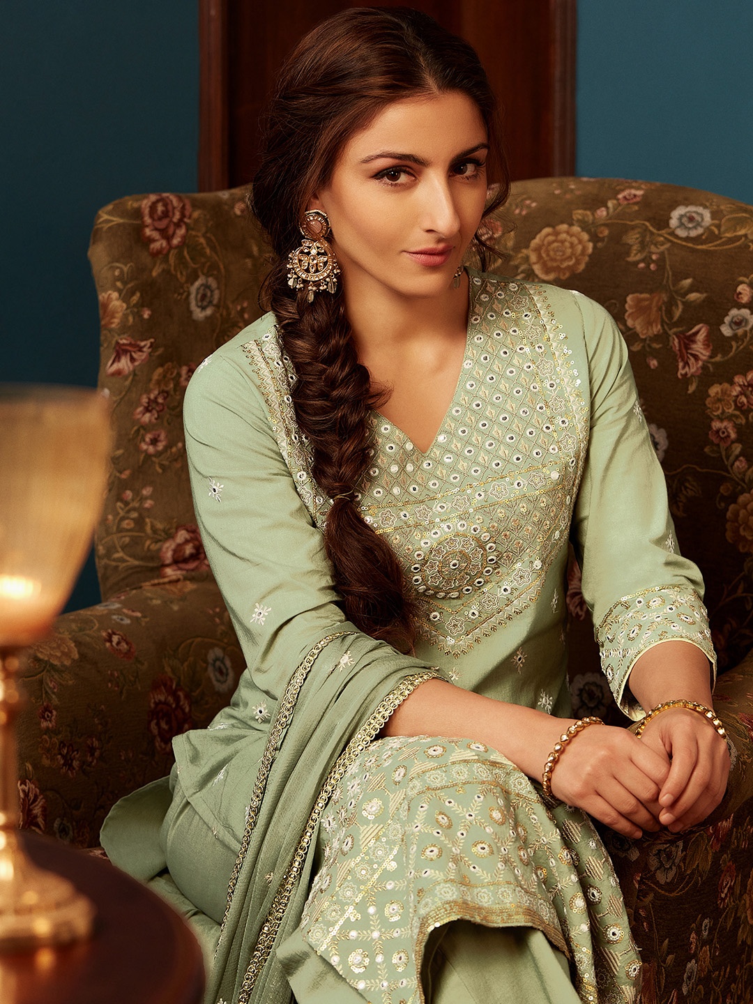 

House of Pataudi Women Green & White Floral Embroidered Sequinned Kurta Set & With Dupatta