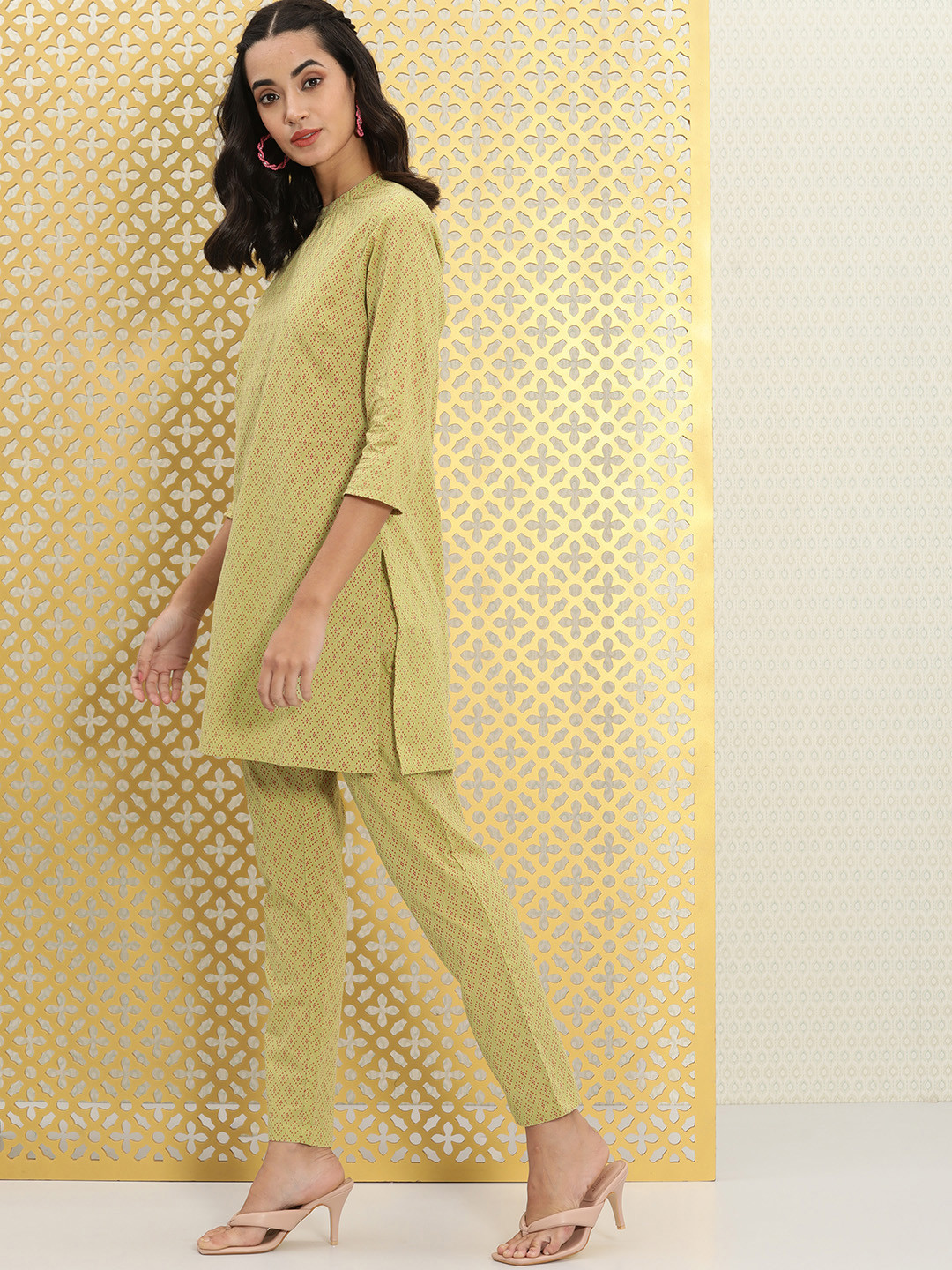 

Ode by House of Pataudi Women Green Printed Pure Cotton Rozana Kurta with Trousers