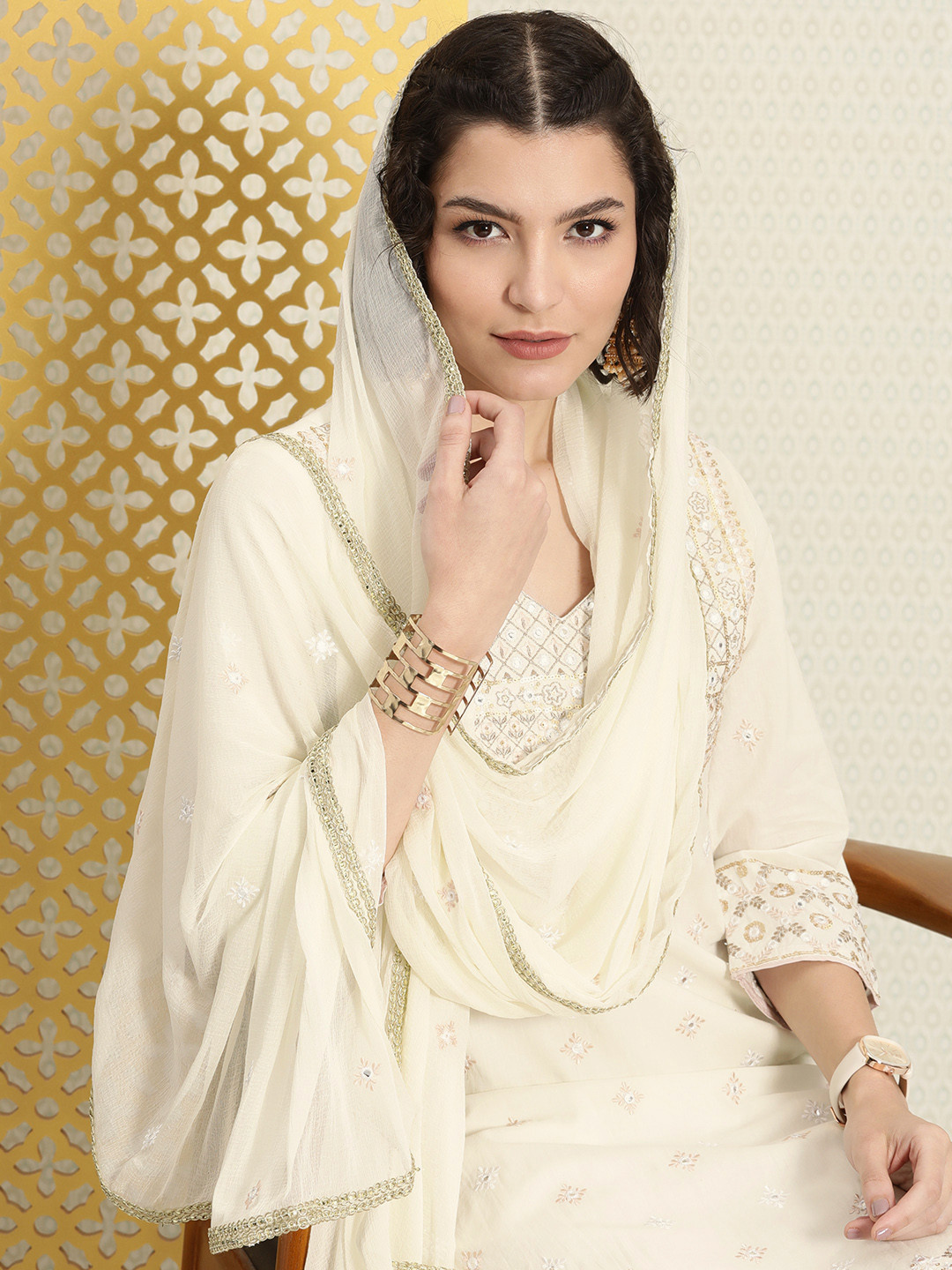 

House of Pataudi Women Off White Floral Embroidered Sequinned Kurta Set & With Dupatta