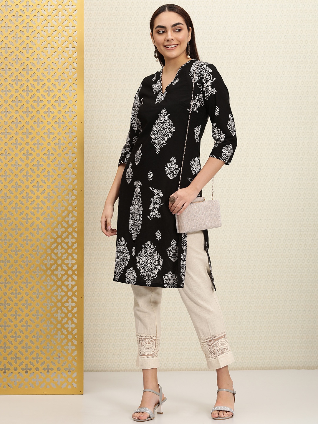 

House of Pataudi Women Black & Off White Ethnic Motifs Printed Jashn Kurta