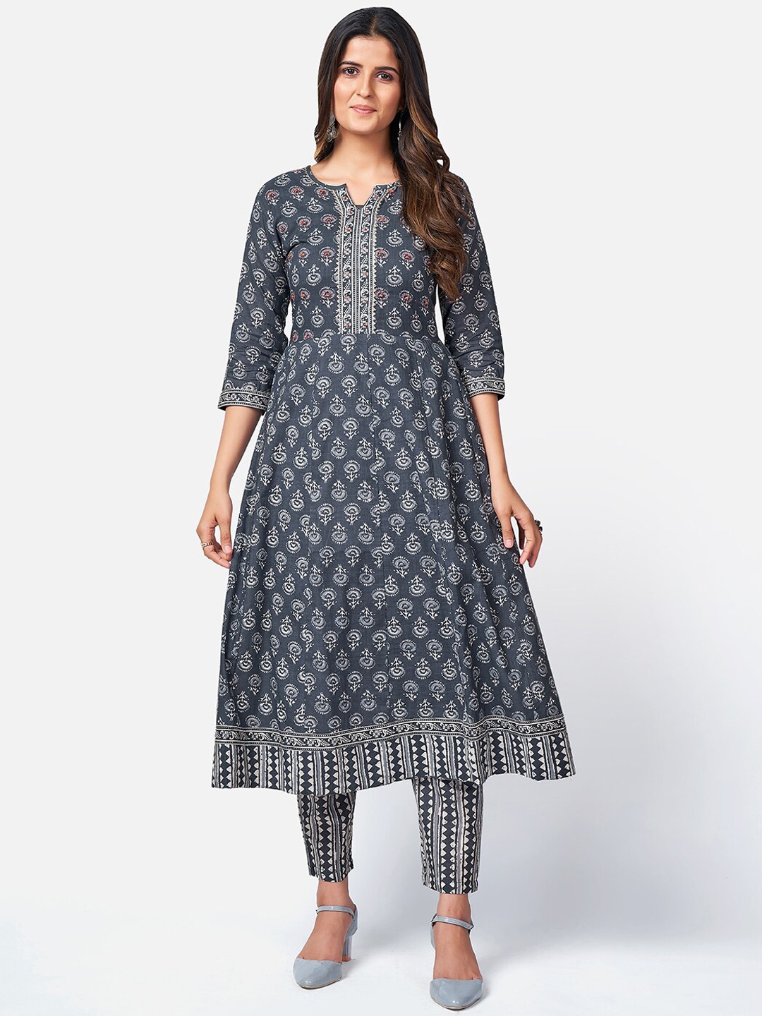 

Vbuyz Women Grey Ethnic Motifs Printed Sequinned Pure Cotton Kurta Set