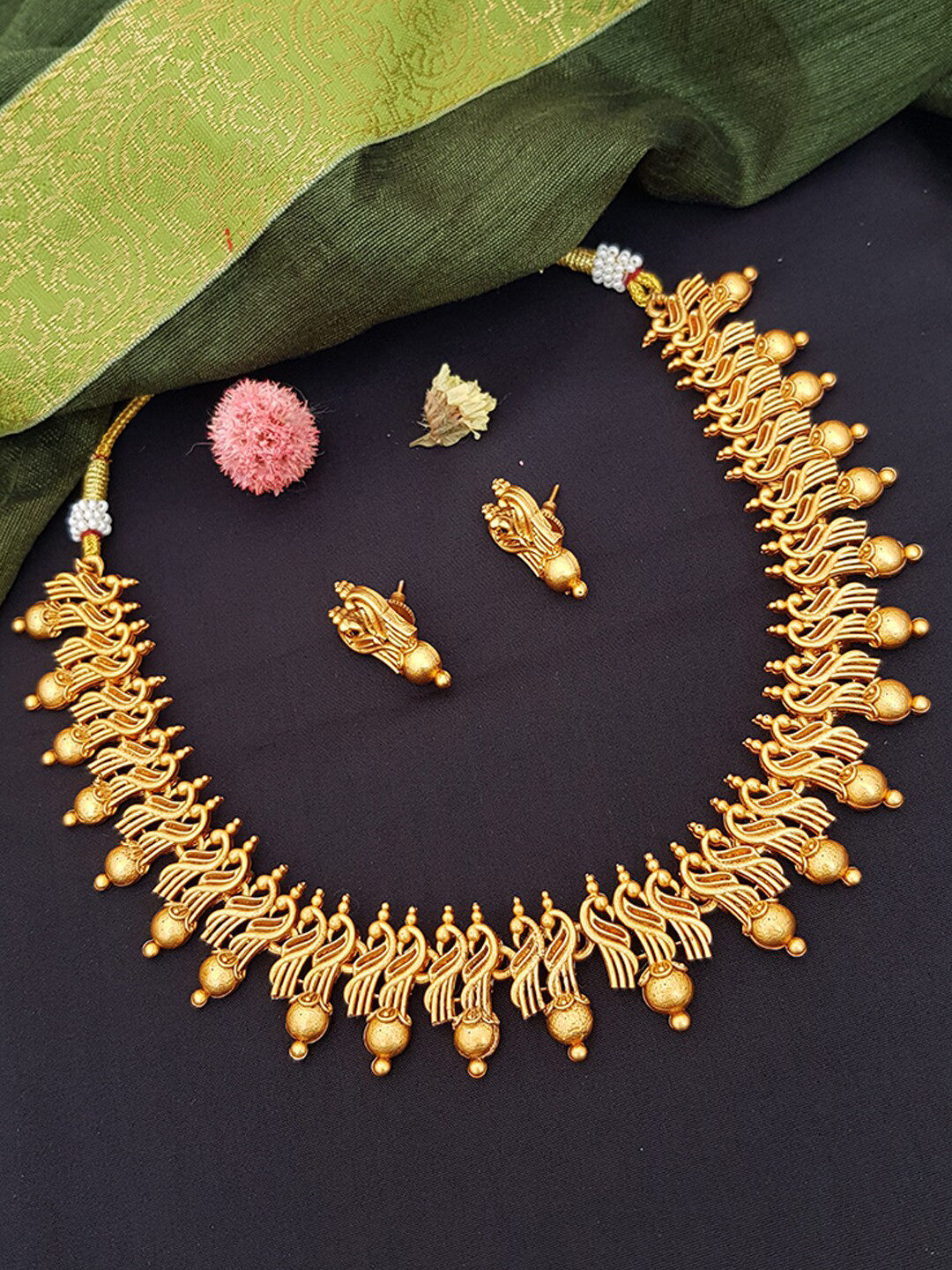 

GRIIHAM Women Gold-Plated Stone-Studded & Beaded Jewellery Set