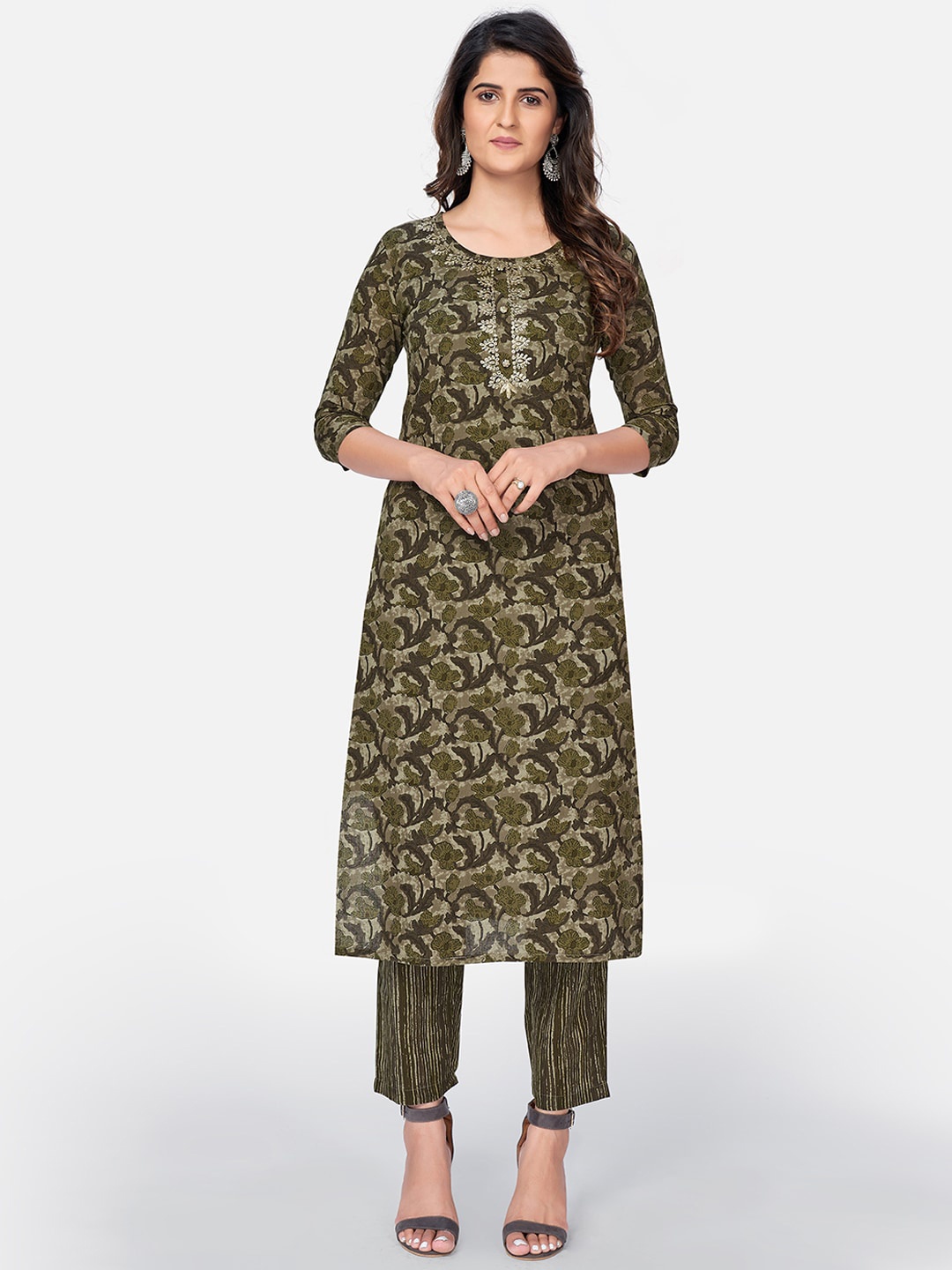 

KALINI Women Green Floral Printed Thread Work Pure Cotton Kurta Set