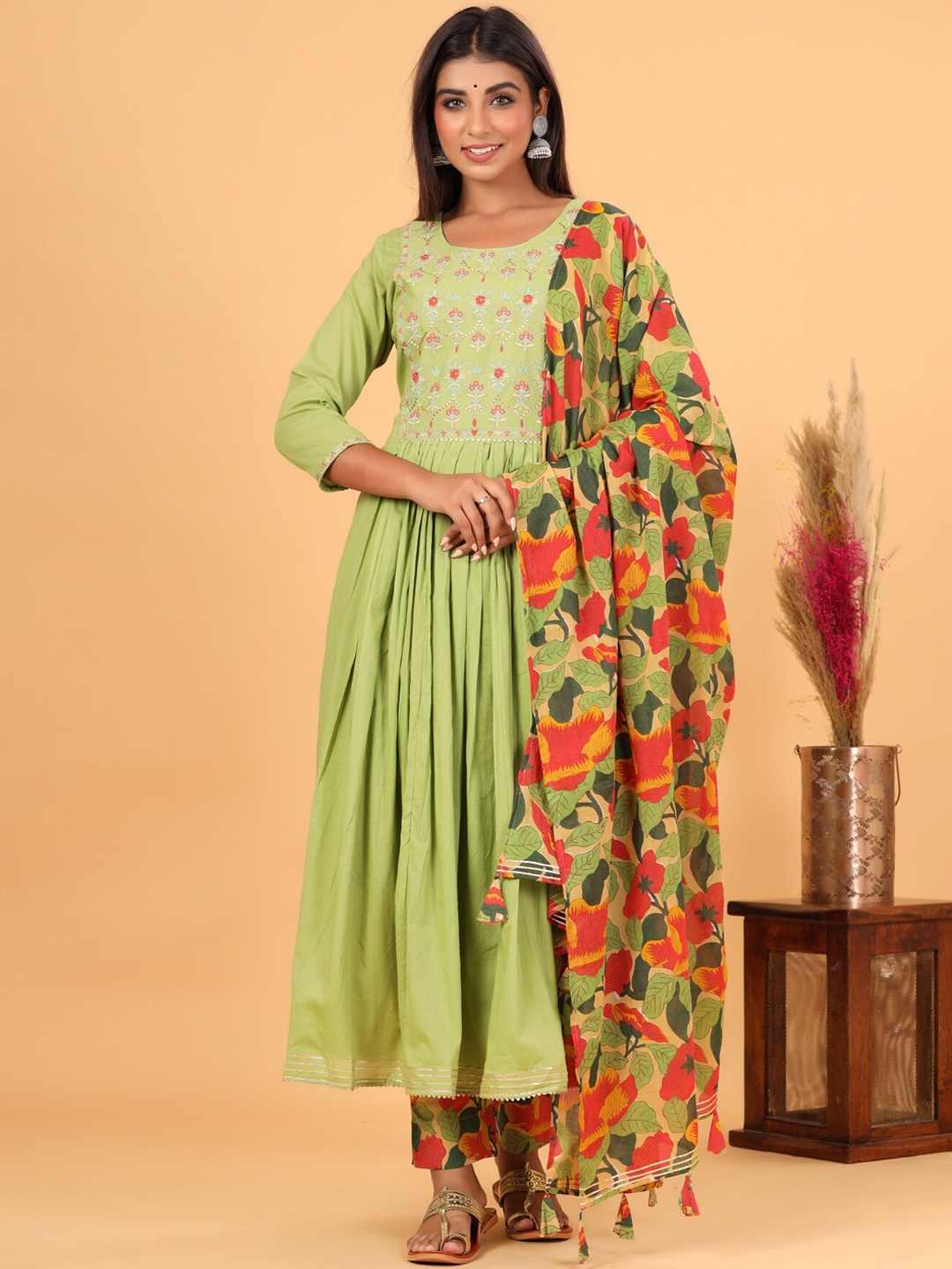 

KAAJH Women Green Floral Embroidered Empire Pure Cotton Kurta with Trousers & With Dupatta