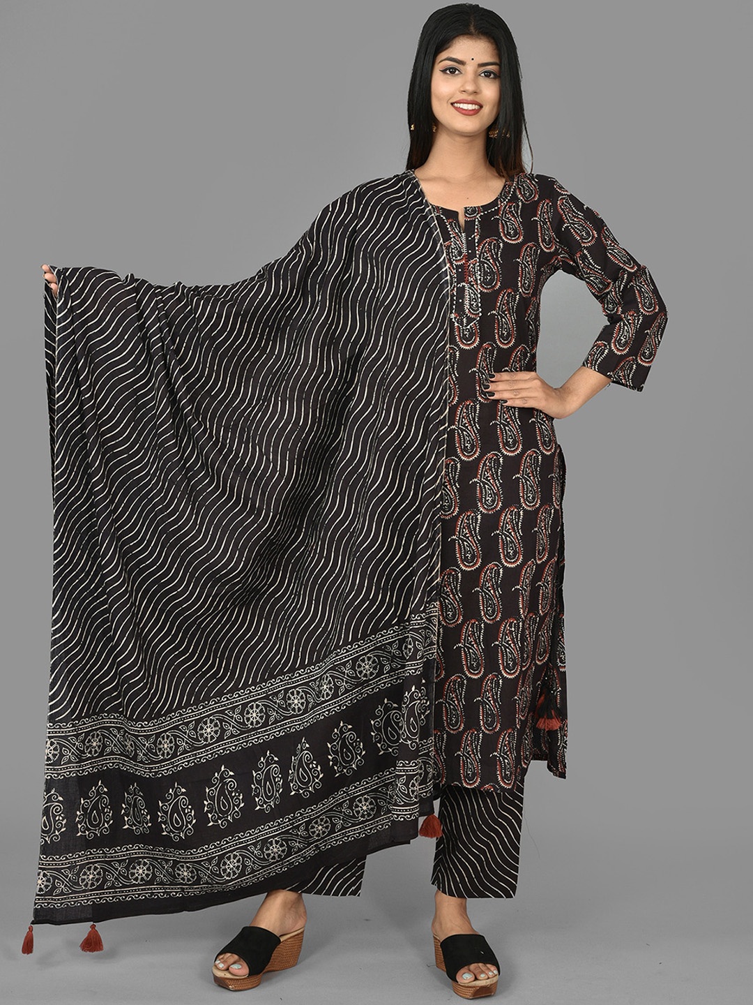 

KAAJH Women Black & White Paisley Screen Printed Pure Cotton Kurta with Trousers & Dupatta