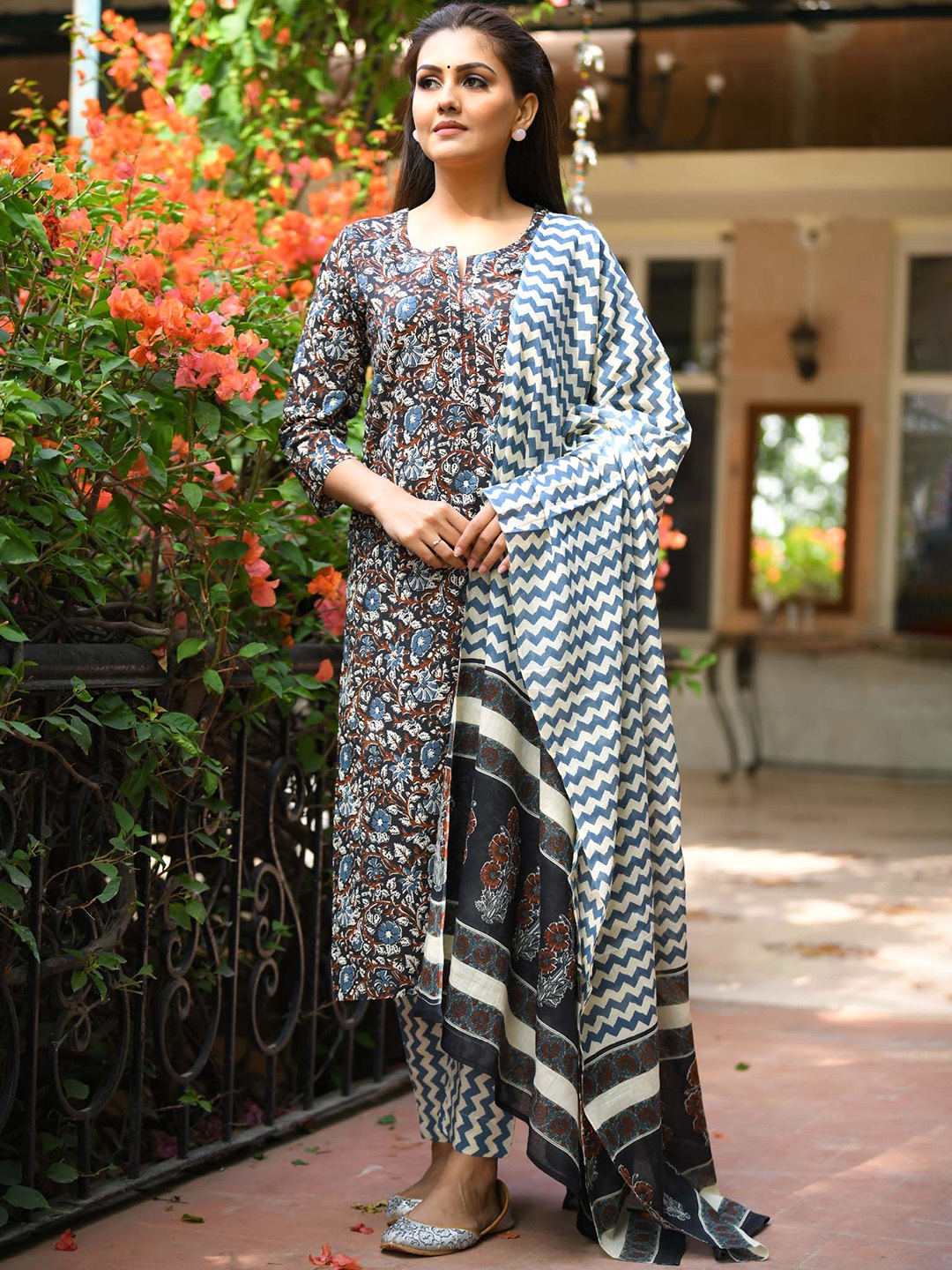 

KAAJH Black Ethnic Motifs Printed Cotton Kurta with Trousers & Dupatta