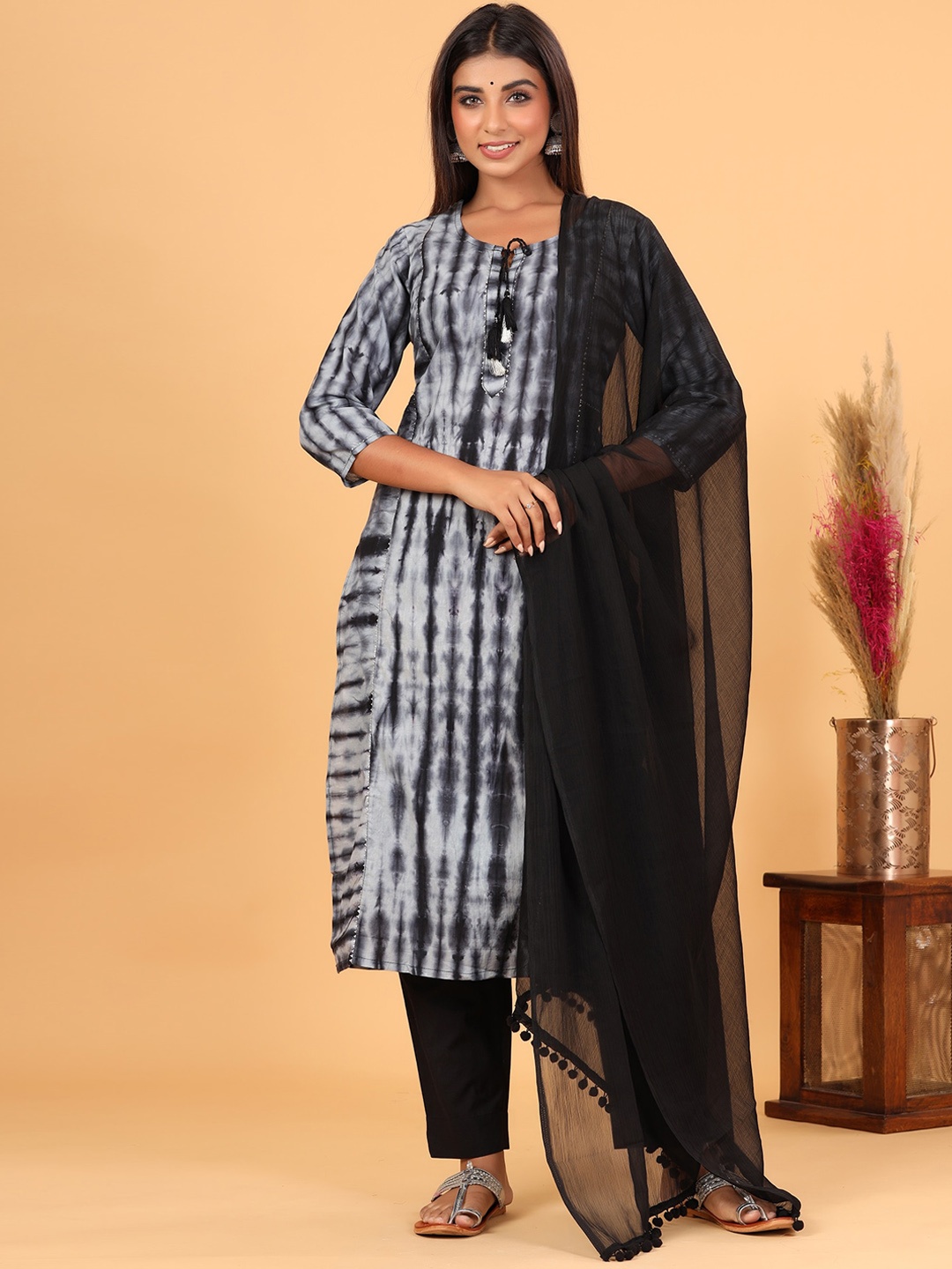 

KAAJH Women Black Dyed Gotta Patti Pure Cotton Kurta with Trousers & With Dupatta