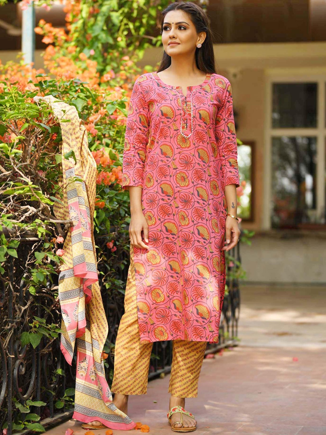 

KAAJH Women Pink Floral Printed Pure Cotton Kurta with Trousers & With Dupatta