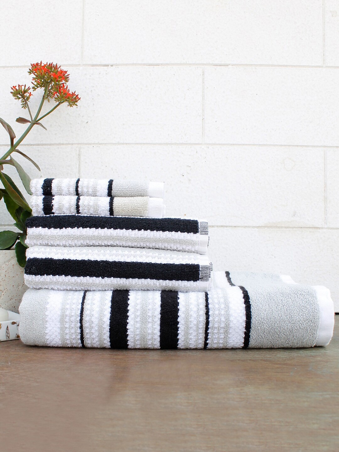 

AVI Living Set Of 5 Black & White Striped Cotton 600 GSM Towels