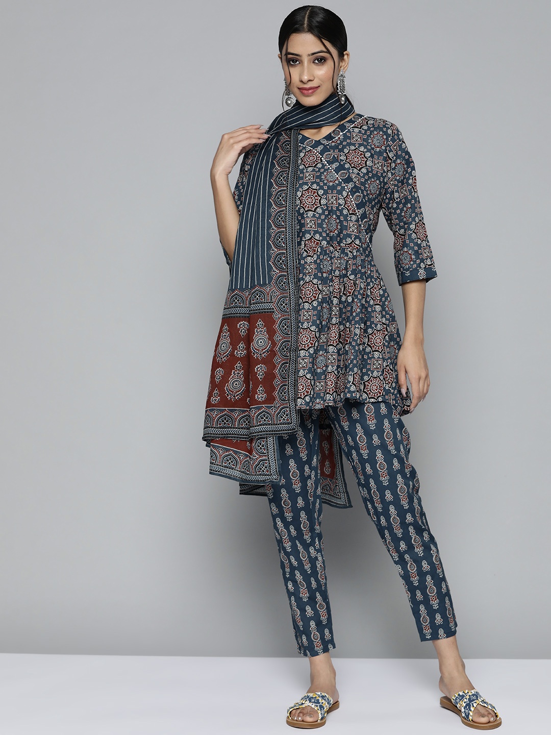 

Kvsfab Women Teal Blue & Maroon Printed Angrakha Pure Cotton Kurti with Trousers & Dupatta