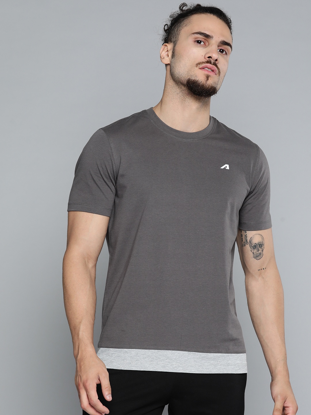 

Alcis Men Grey & White Printed Slim Fit Training or Gym T-shirt