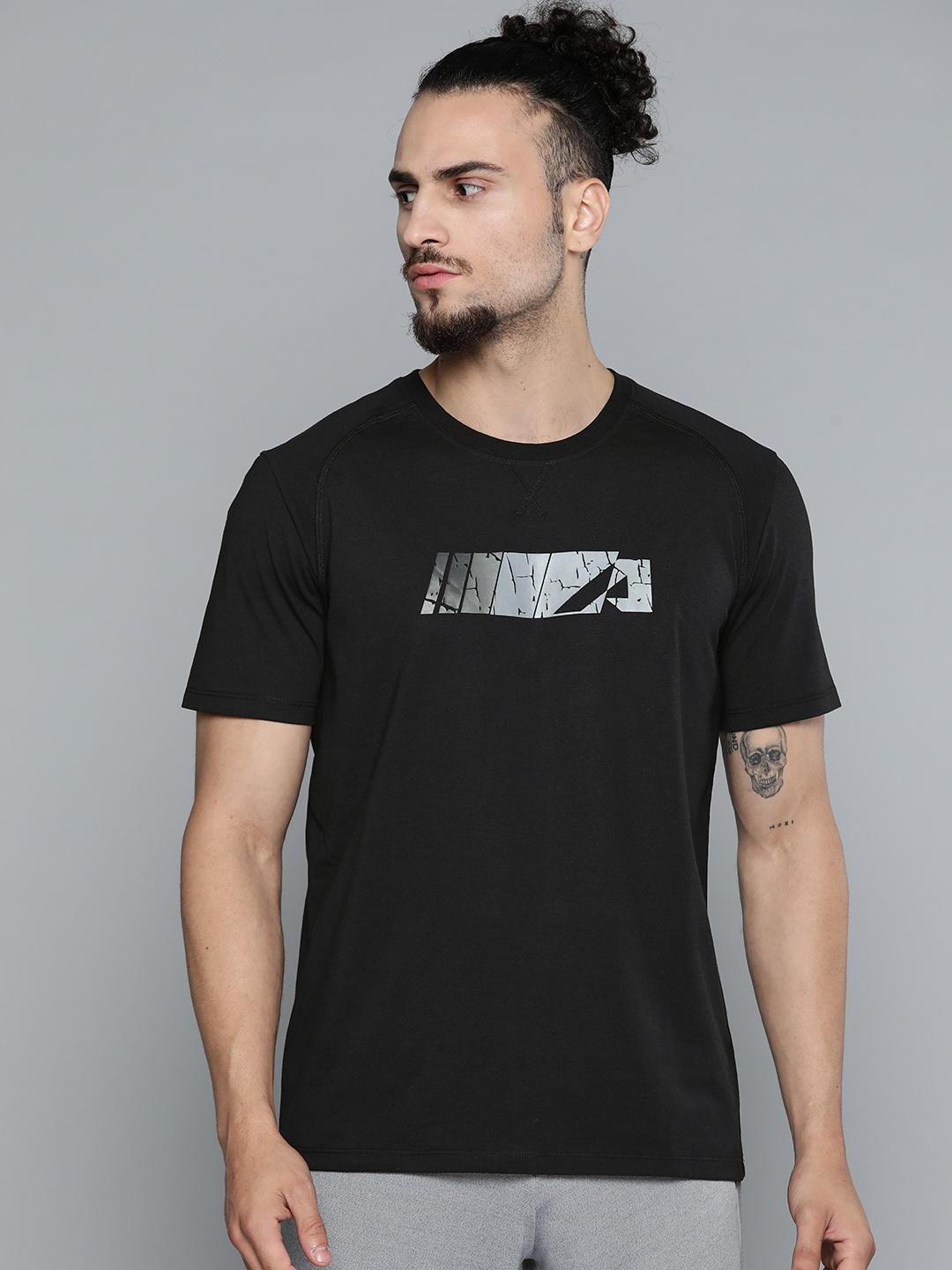 

Alcis Men Black & Grey Printed Slim Fit Training or Gym T-shirt