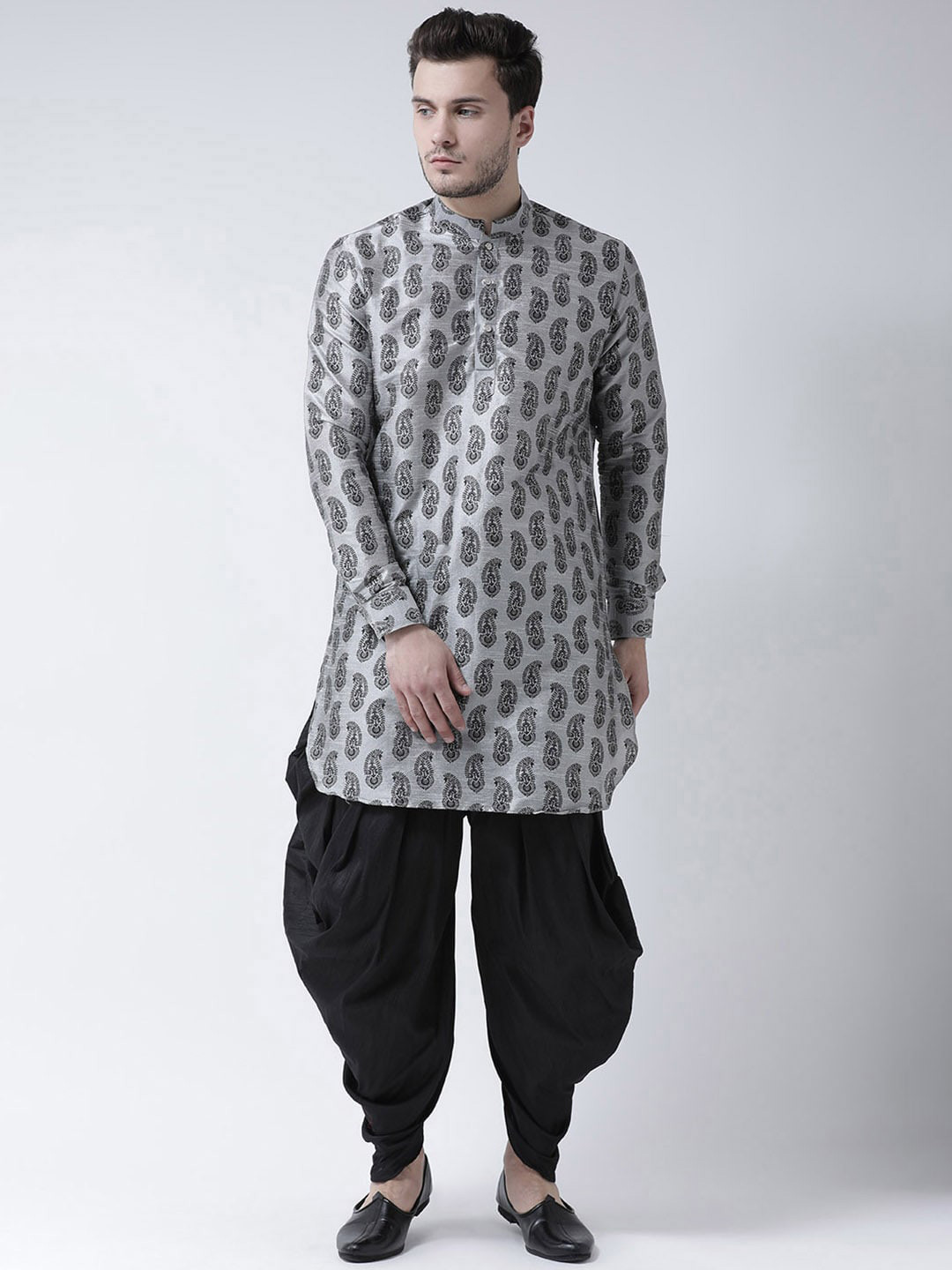 

DEYANN Men Silver-Toned Ethnic Motif Printed Dupion Silk Kurta with Patiala