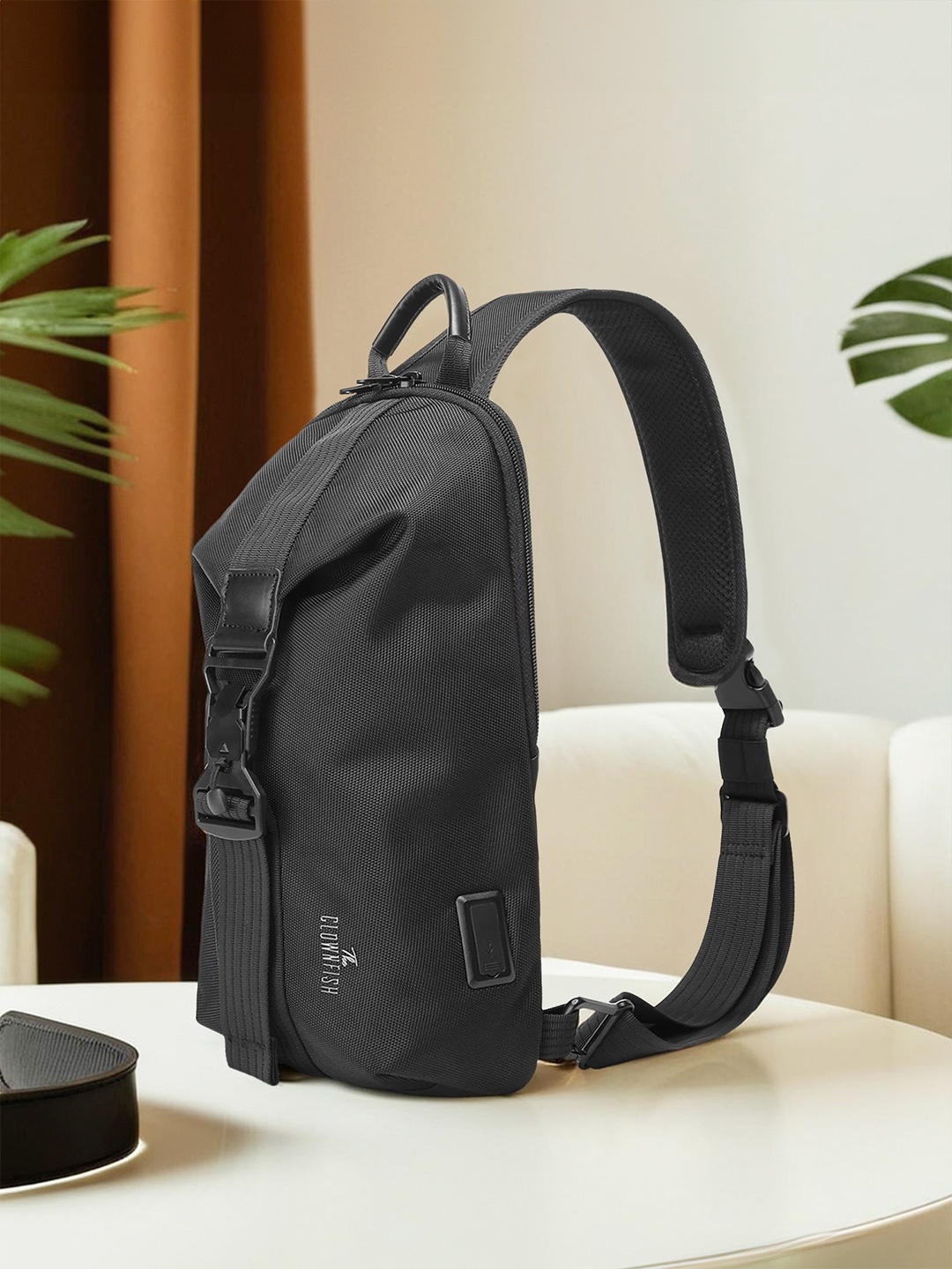 

THE CLOWNFISH Black Solid Oversized Structured Crossbody Backpack