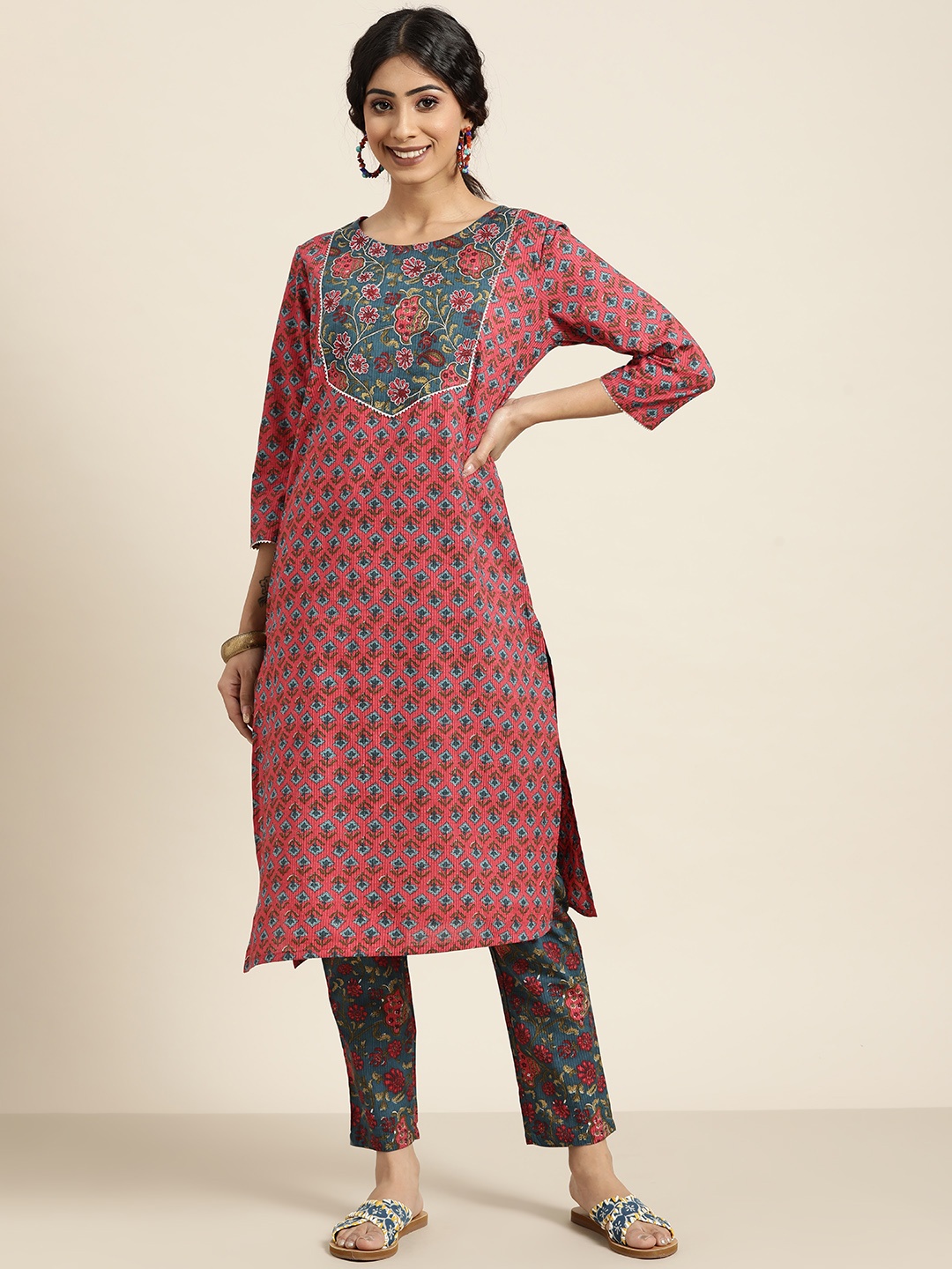 

Sangria Women Red Pure Cotton Ethnic Motifs Printed Gotta Patti Kurta with Trousers