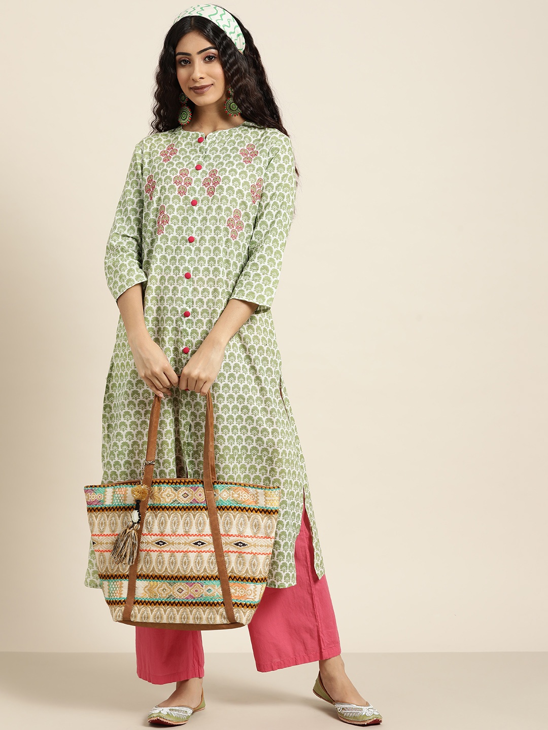 

Sangria Women Off White & Green Pure Cotton Ethnic Motifs Printed Thread Work Kurta