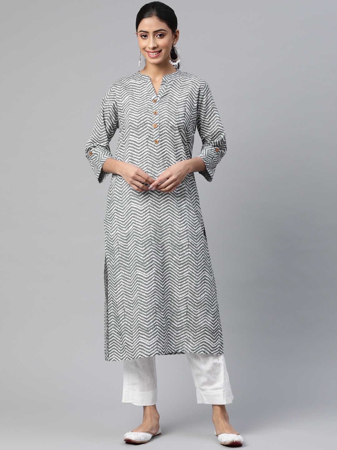 

SVARCHI Women Charcoal Grey Printed Kurta with Trousers