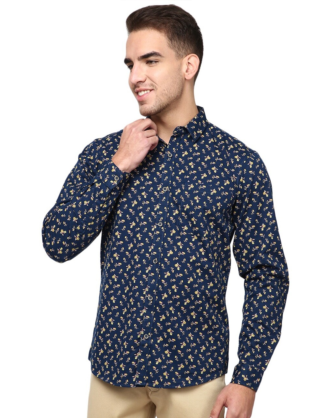 

V-Mart Men Blue Standard Slim Fit Floral Printed Twill Cotton Casual Shirt