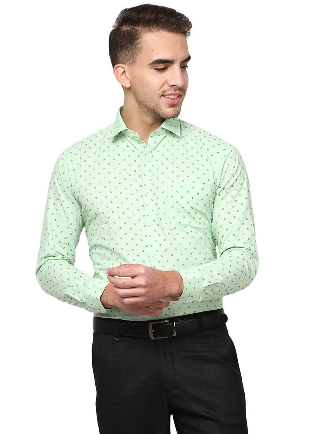 

V-Mart Men Green & Black Standard Printed Cotton Formal Shirt