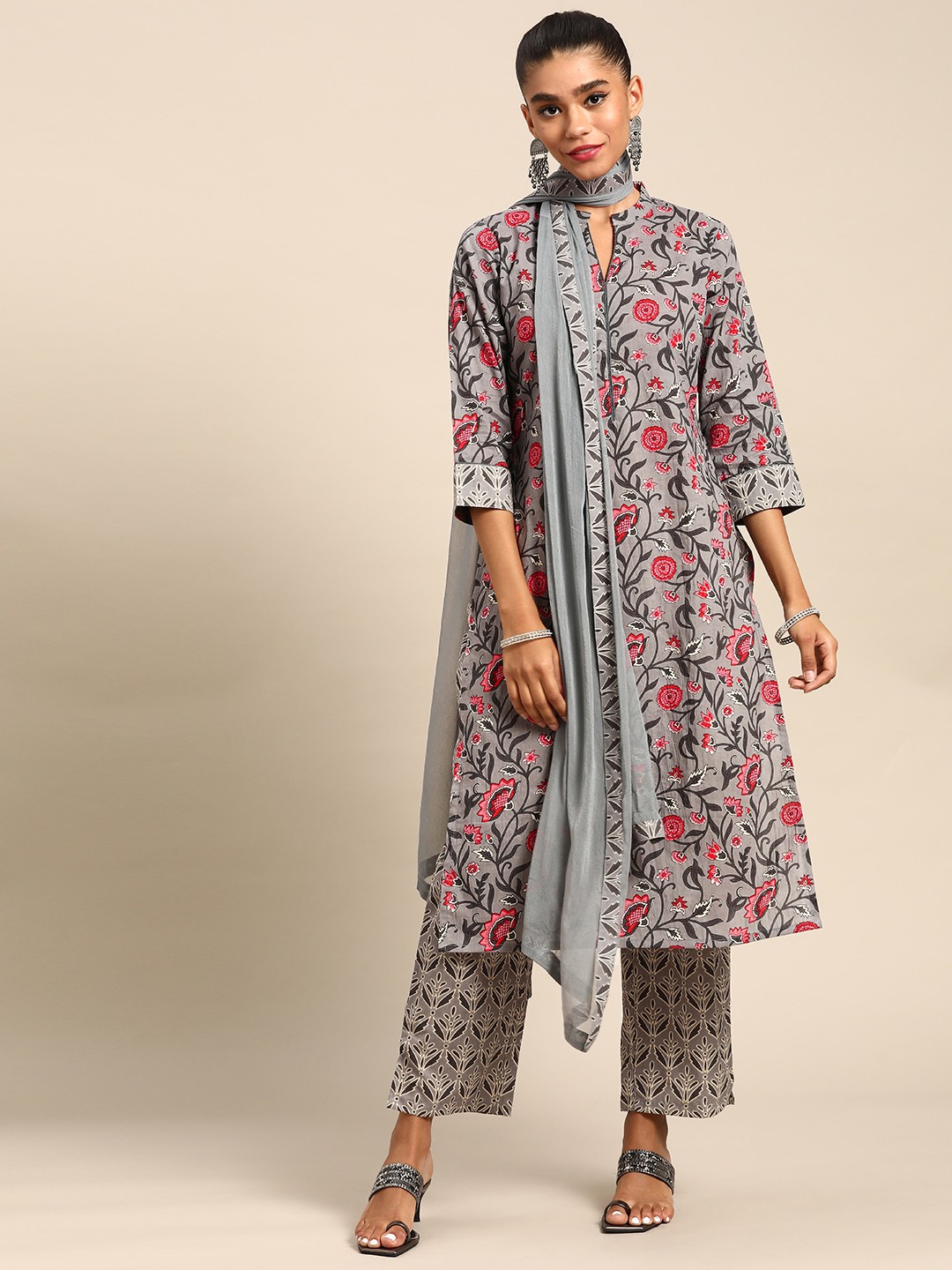 

GERUA Women Grey Floral Printed Pure Cotton Kurta with Trousers & Dupatta