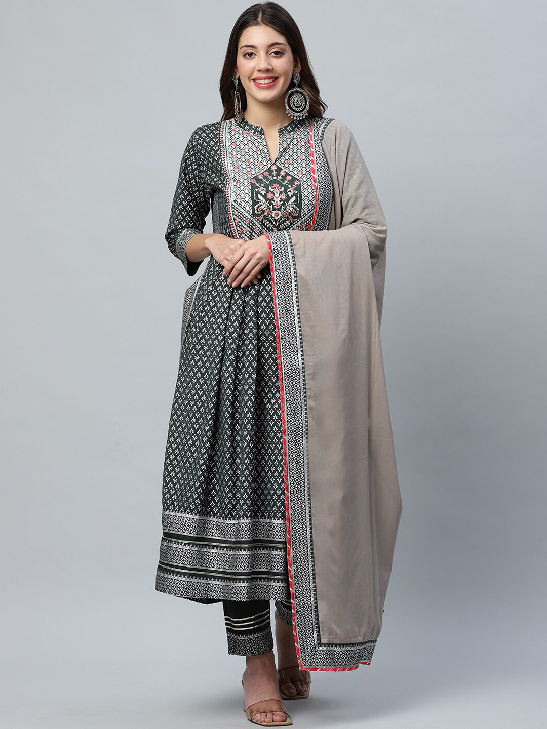

ANAISA Women Green Floral Printed Kurta with Trousers & Dupatta