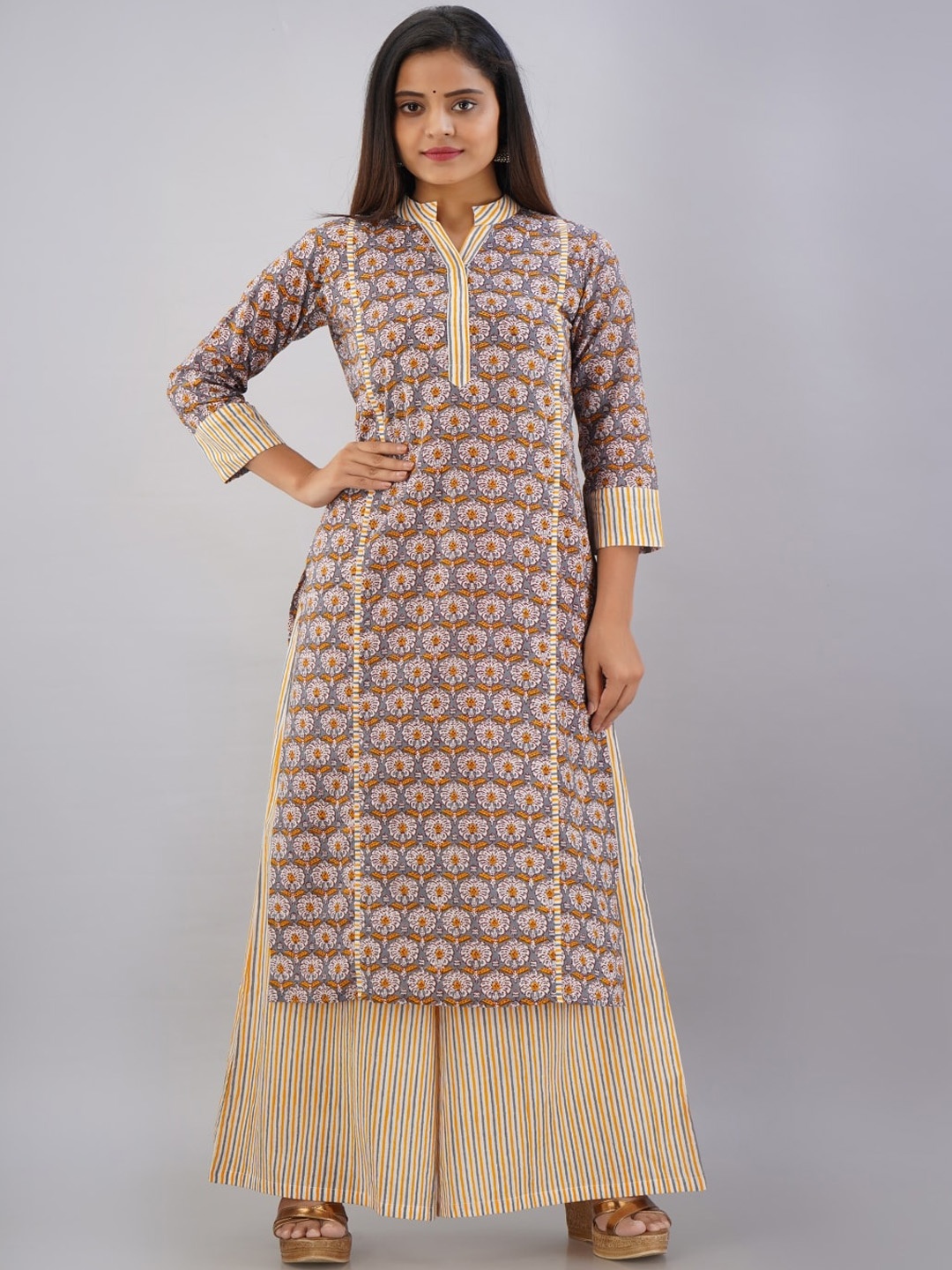 

Maishi Women Grey Floral Printed Panelled Pure Cotton Kurta with Palazzos