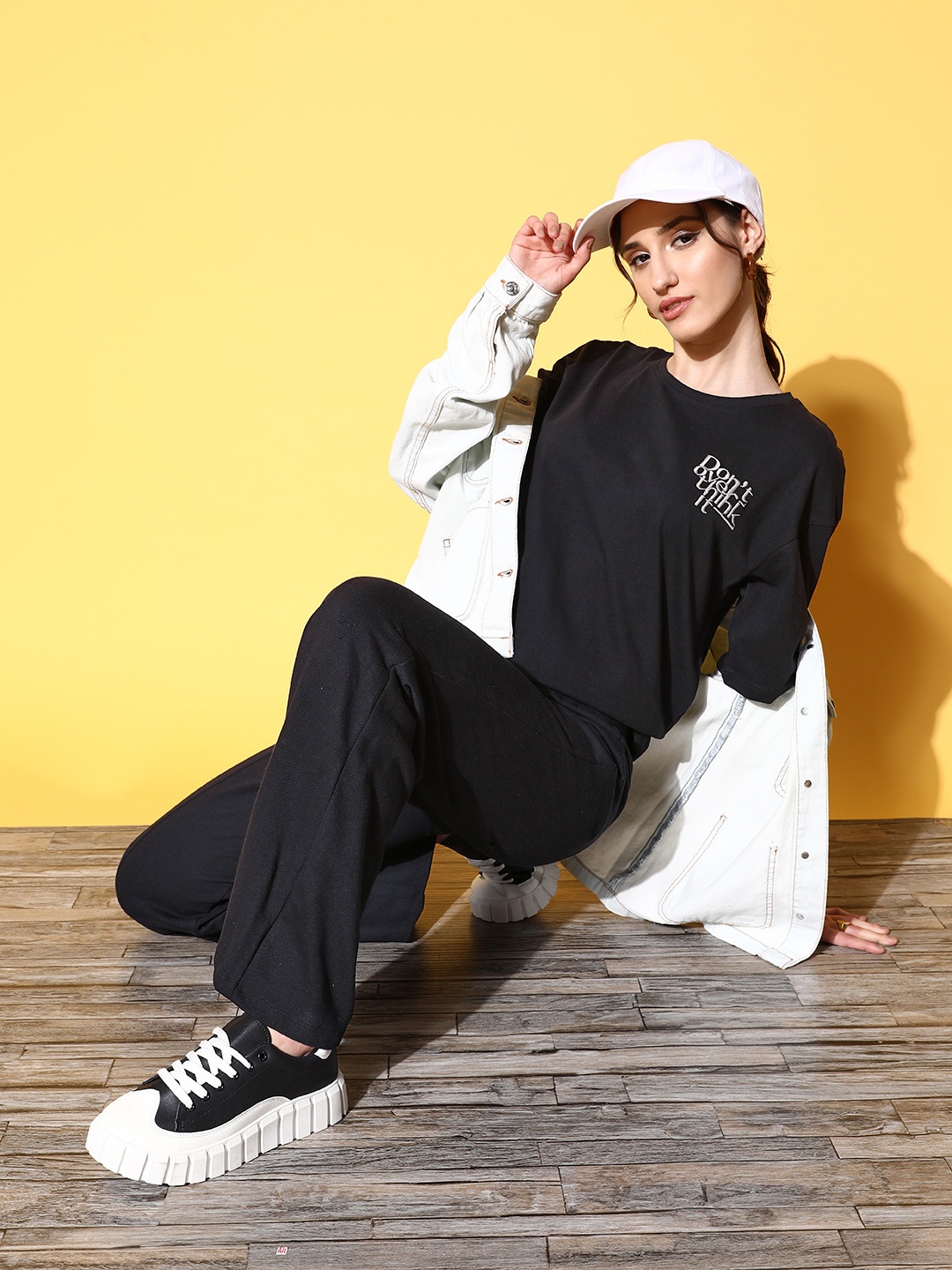

The Roadster Lifestyle Co. Women Black Solid Co-ords