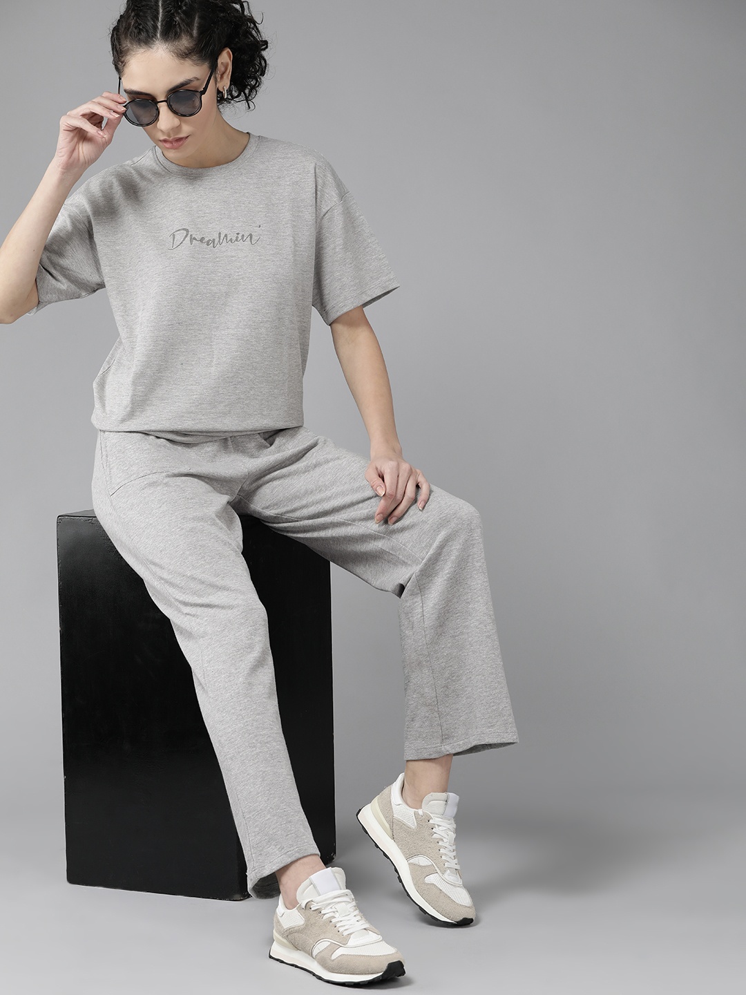 

Roadster Women Grey Melange Printed Oversized T-shirt and Straight Fit Track Pants