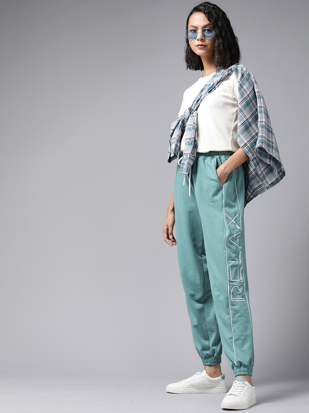 

The Roadster Lifestyle Co. Women Green & White Embroidered Relaxed Fit Joggers