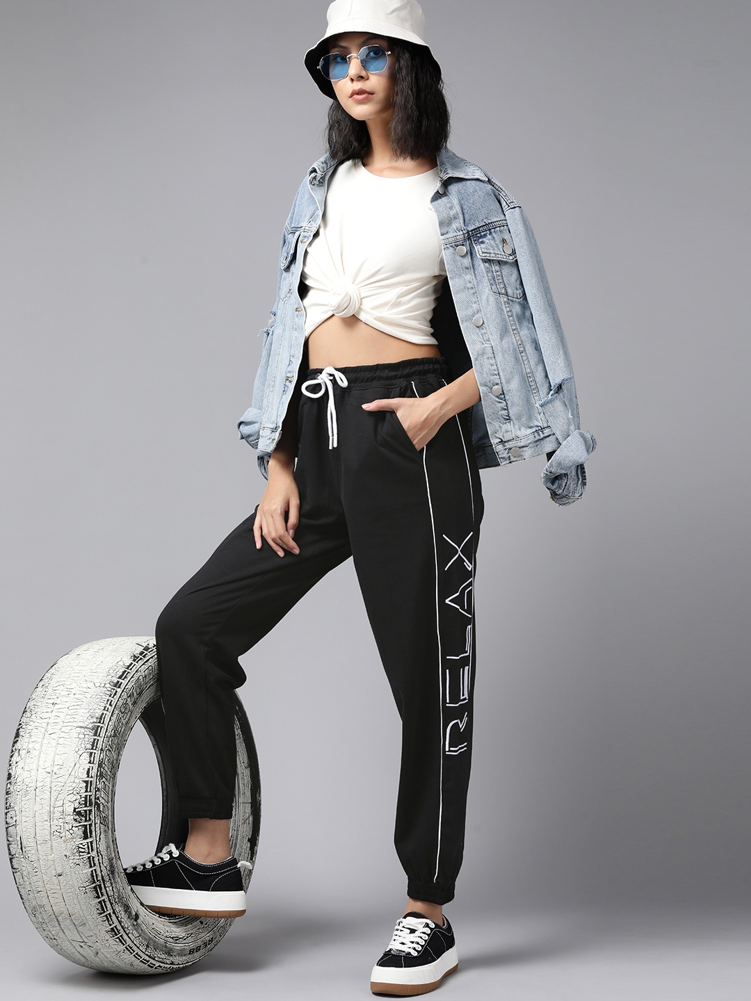 

The Roadster Lifestyle Co. Women Black Embroidered Relaxed Fit Joggers