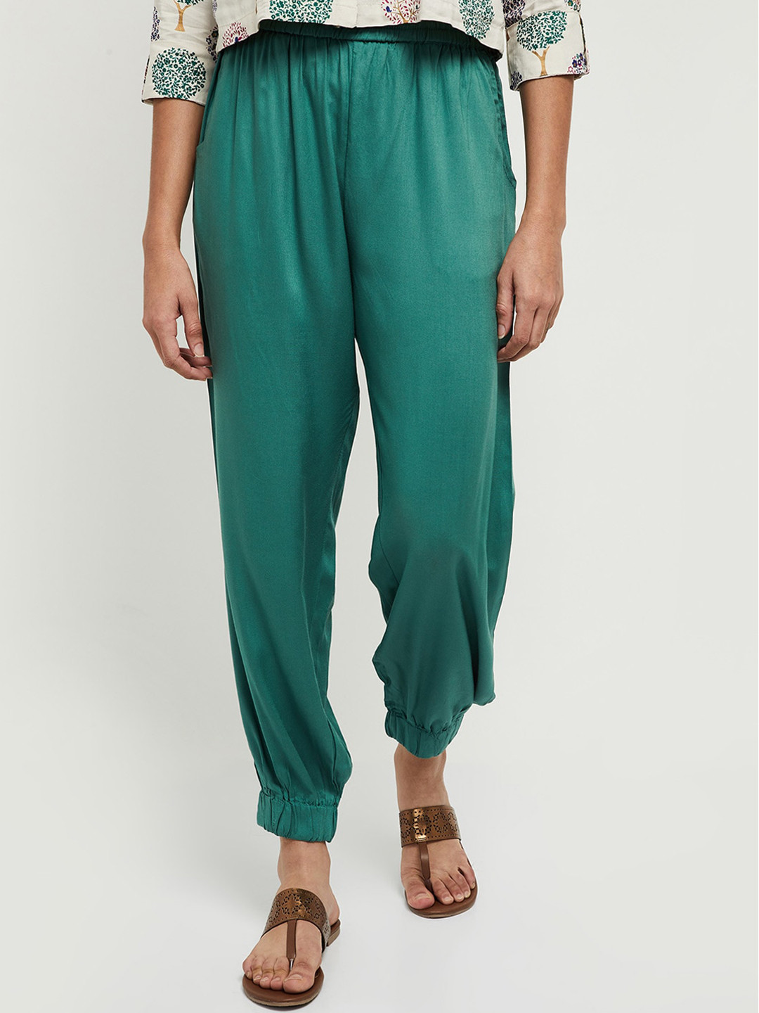 

max Women Green Solid Trousers