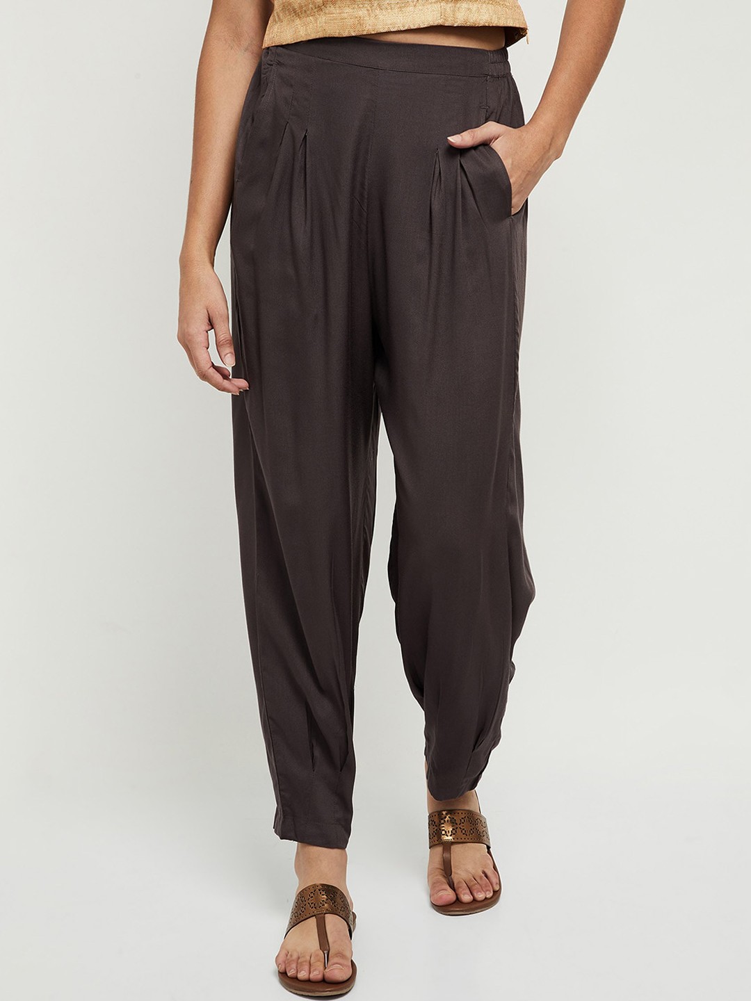 

max Women Charcoal Pleated Mid-Rise Cotton Trousers