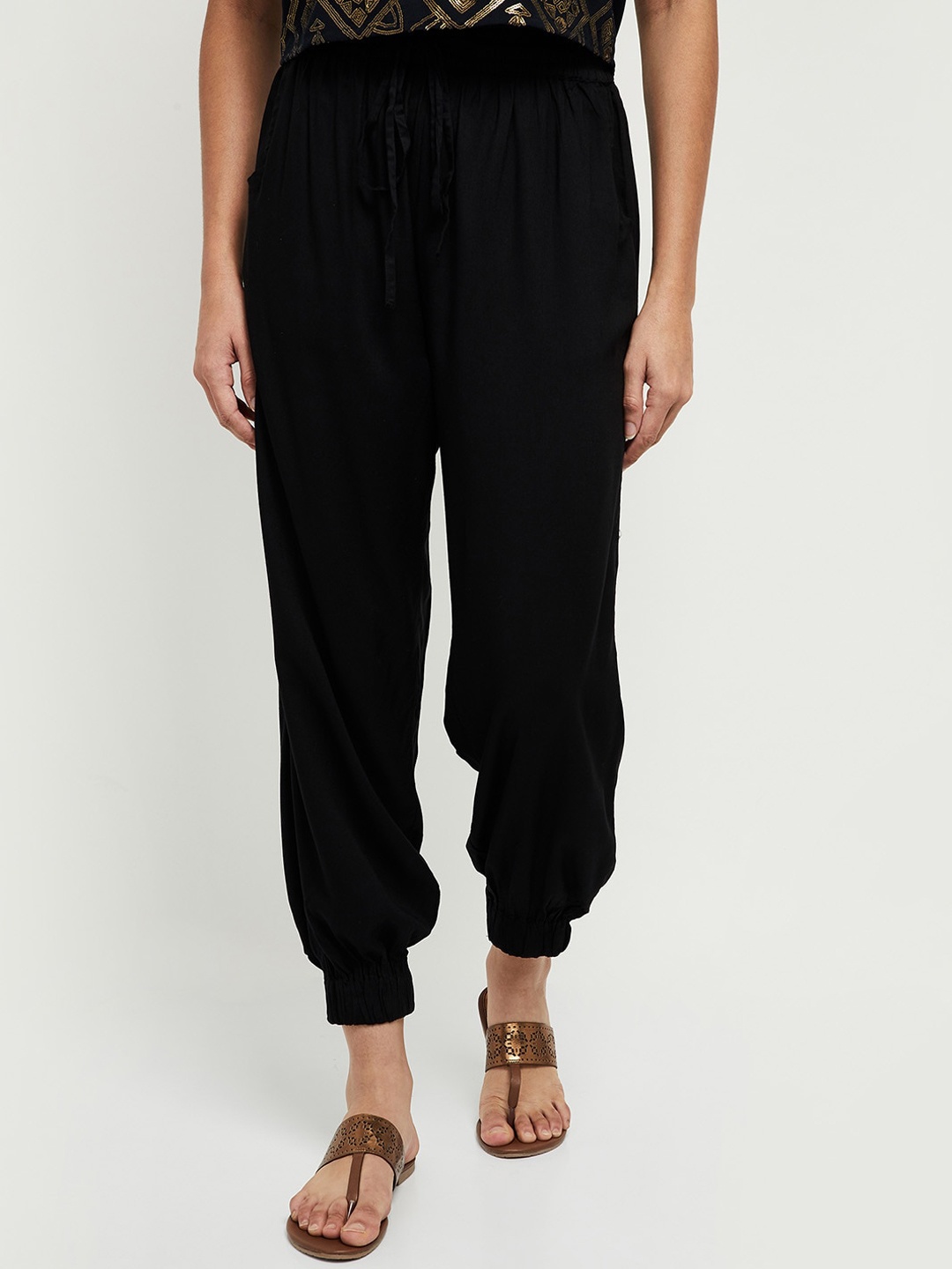 

max Women Black Joggers Trousers