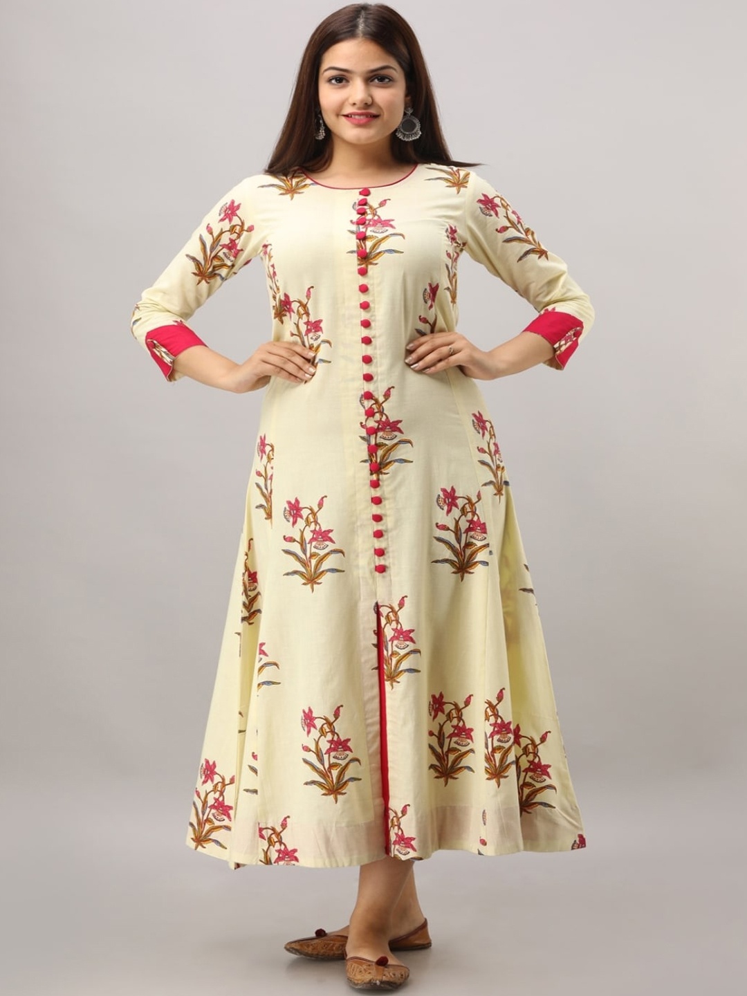 

Maishi Women Off White Floral Embroidered Patchwork Kurta