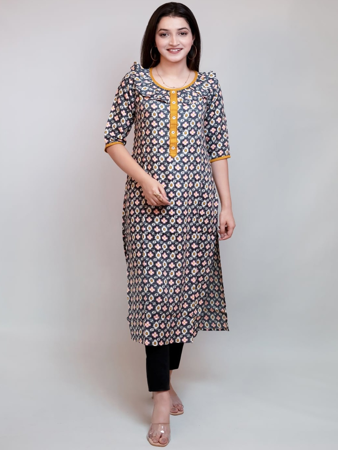 

Maishi Women Grey & White Floral Printed Kurta