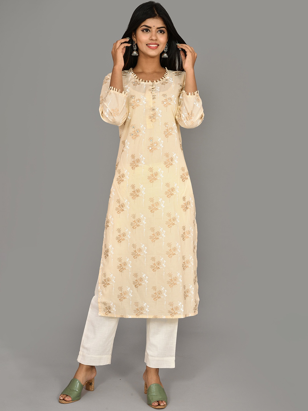 

KAAJH Women Cream-Coloured Floral Printed Pure Cotton Kurta Trousers Set
