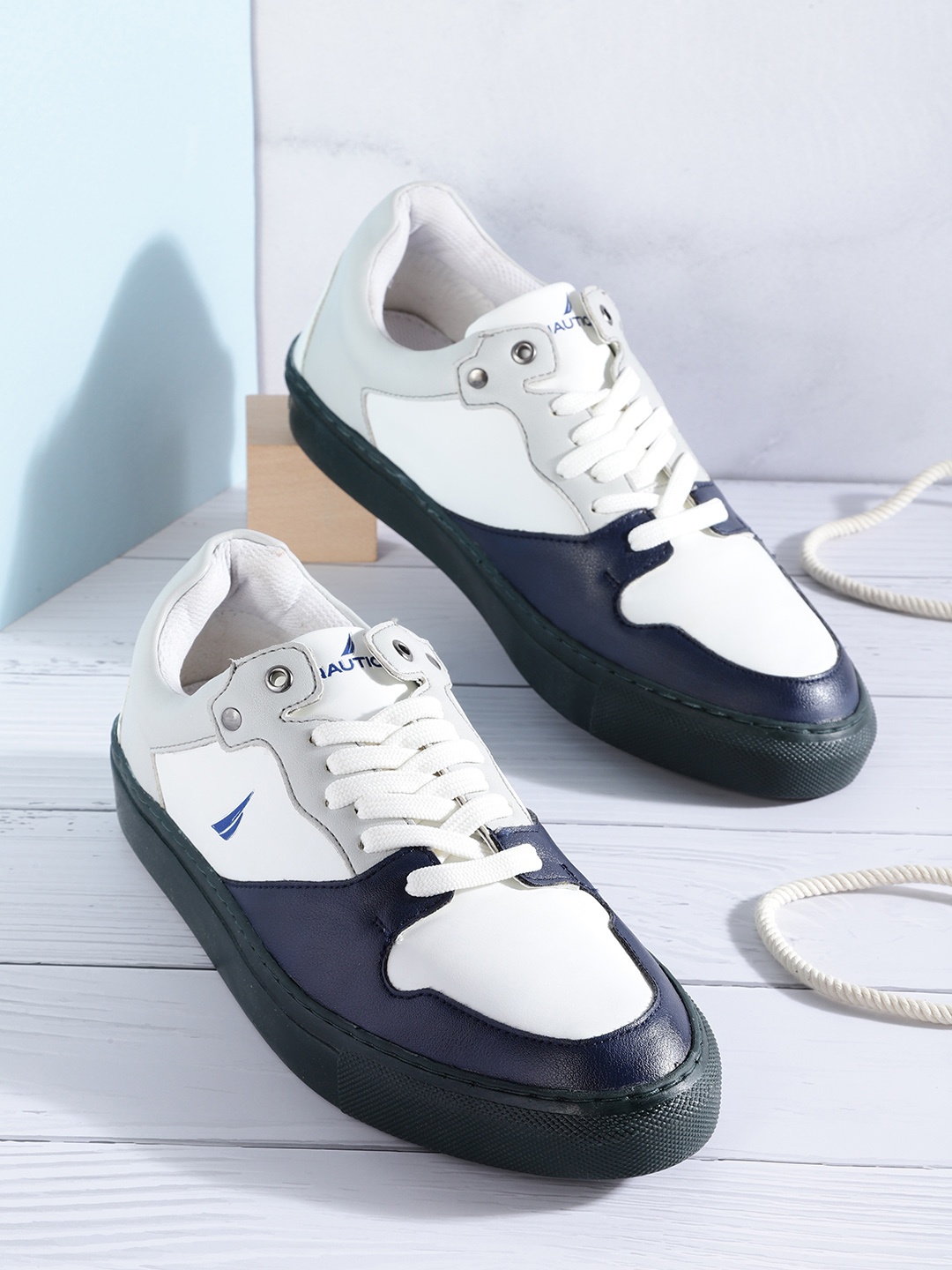 

Nautica Men White & Grey Colourblocked Sneakers