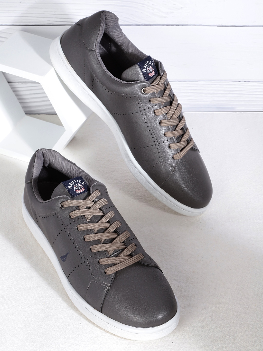 

Nautica Men Grey Solid Perforated Sneakers