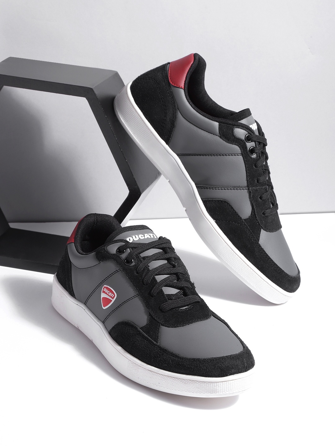 

Ducati Men Black & Grey Colourblocked Sneakers