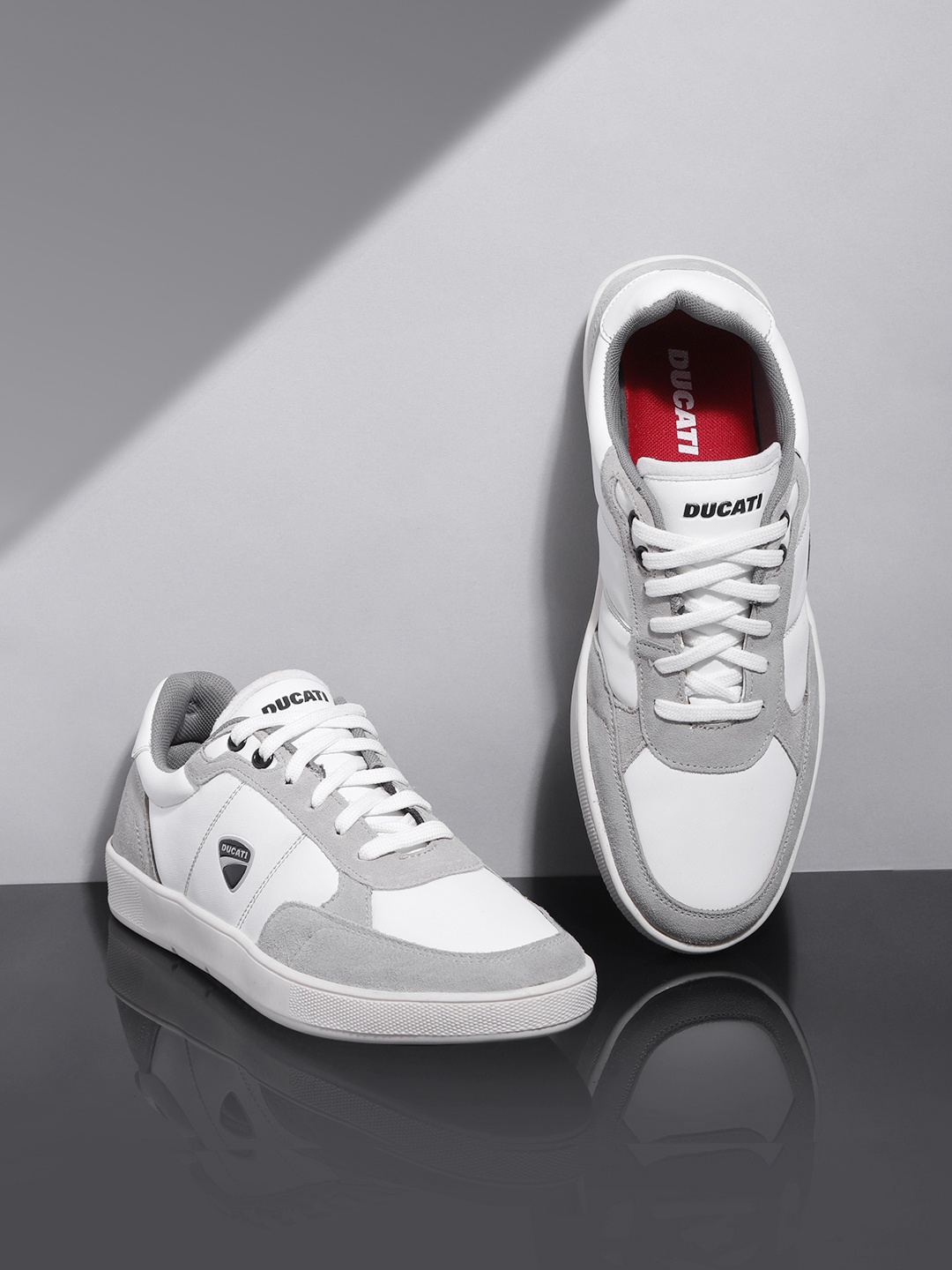 

Ducati Men White & Grey Colourblocked Sneakers
