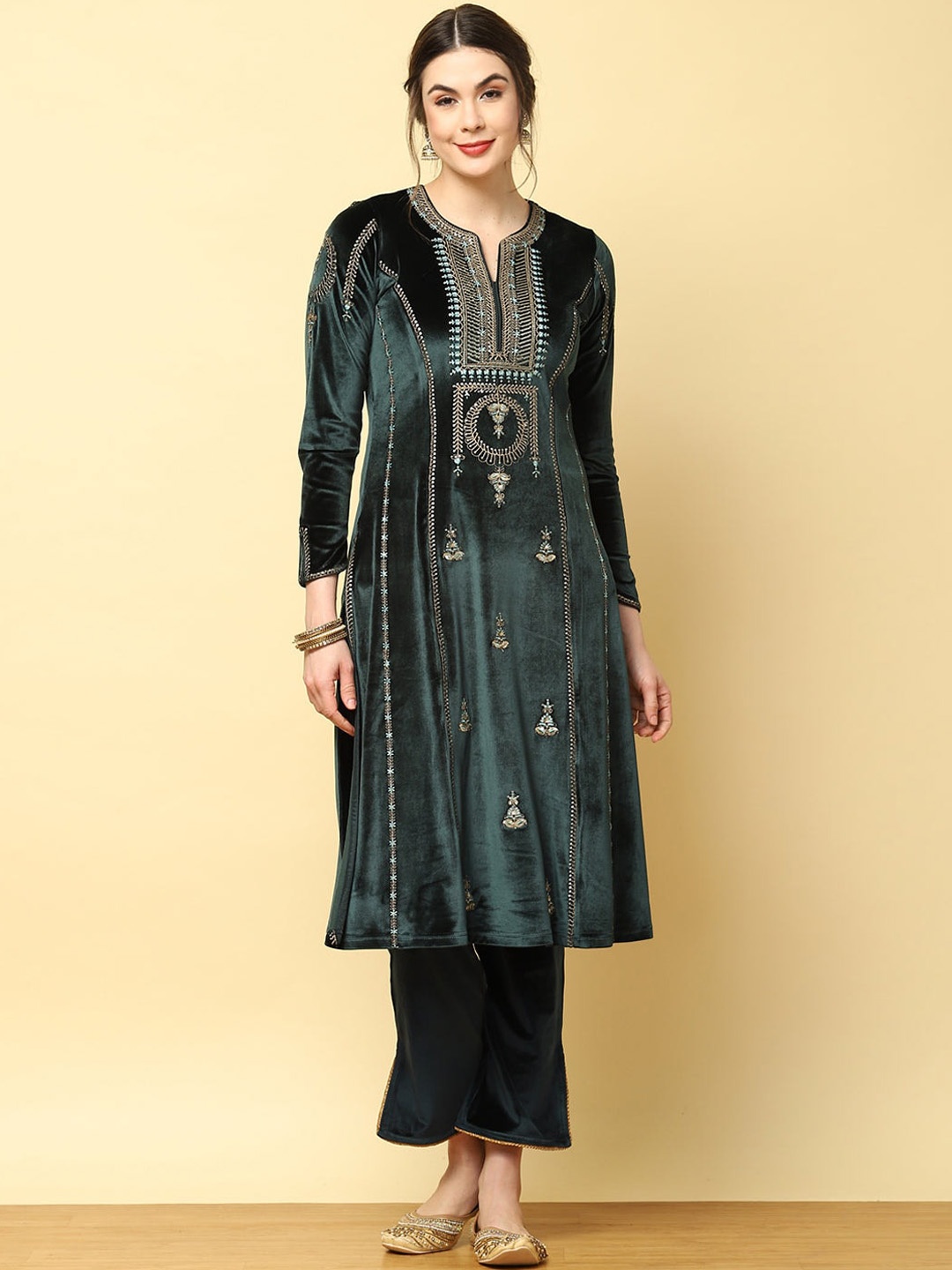 

Lakshita Women Green Ethnic Motifs Embroidered Thread Work Kurta