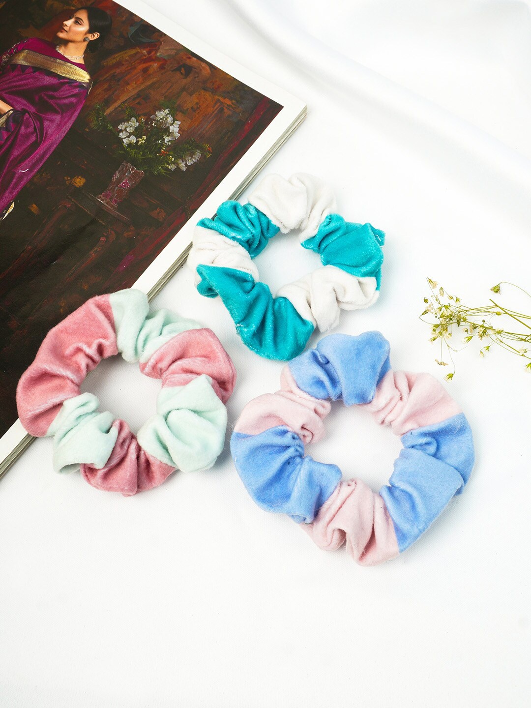 

Ferosh Women White & Blue Set of 3 Embellished Ponytail Holders