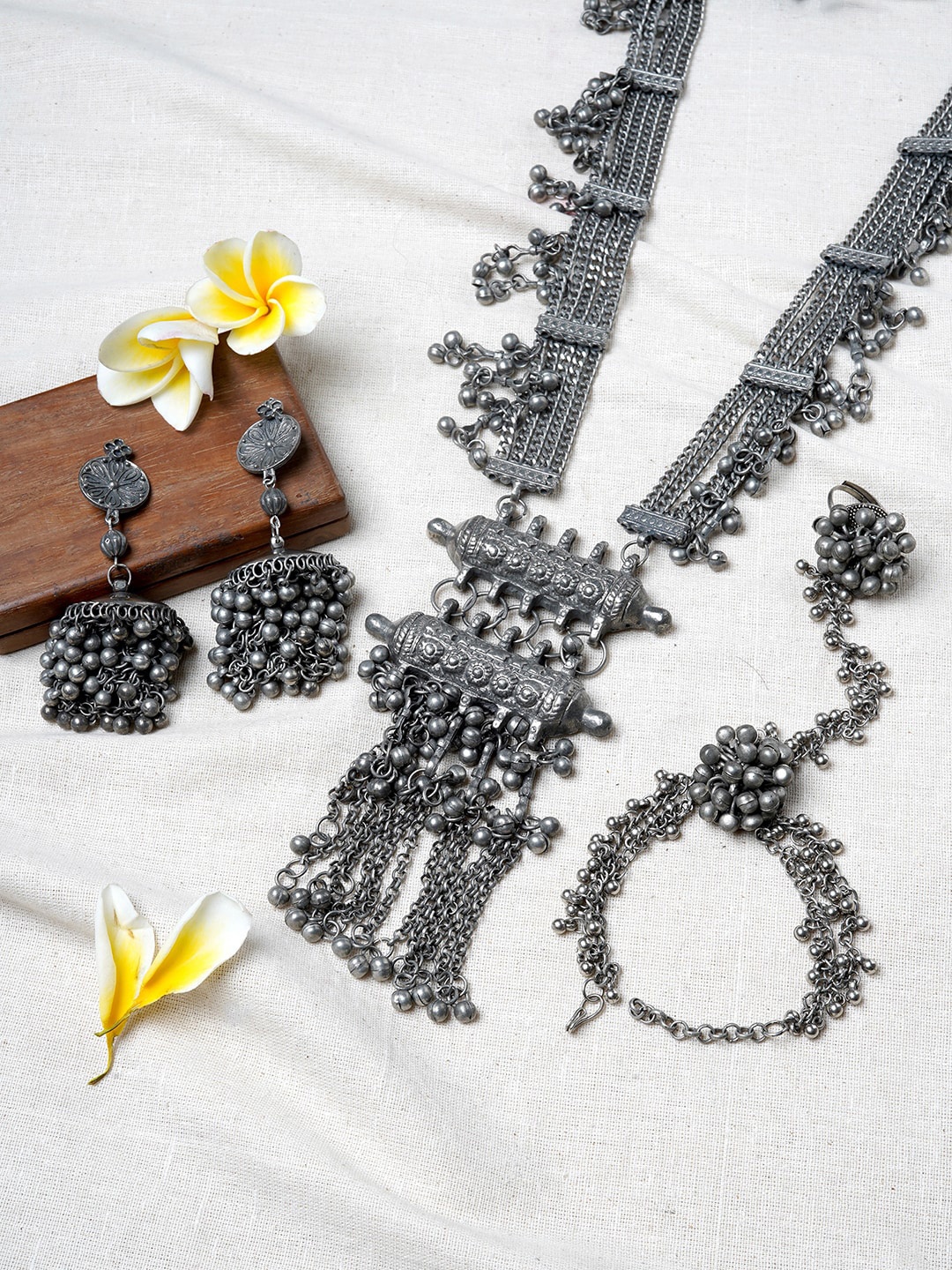 

TEEJH Women Silver-Plated Oxidised Jewellery Set