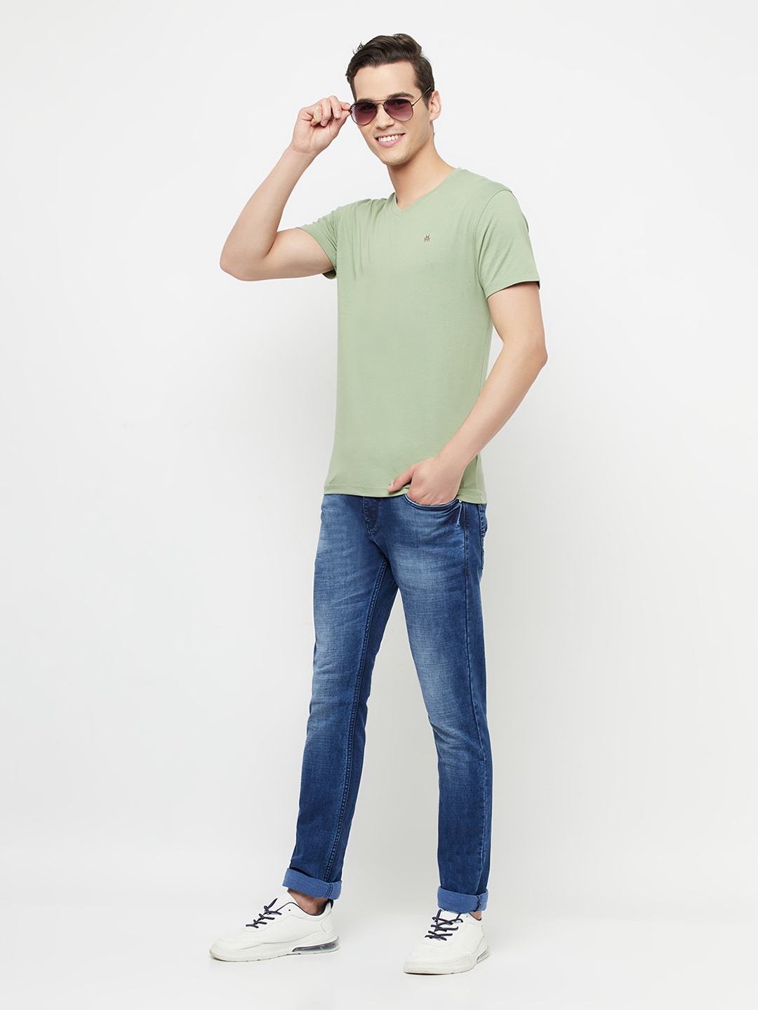 

Crimsoune Club Men Olive Green V-Neck Slim Fit Outdoor T-shirt